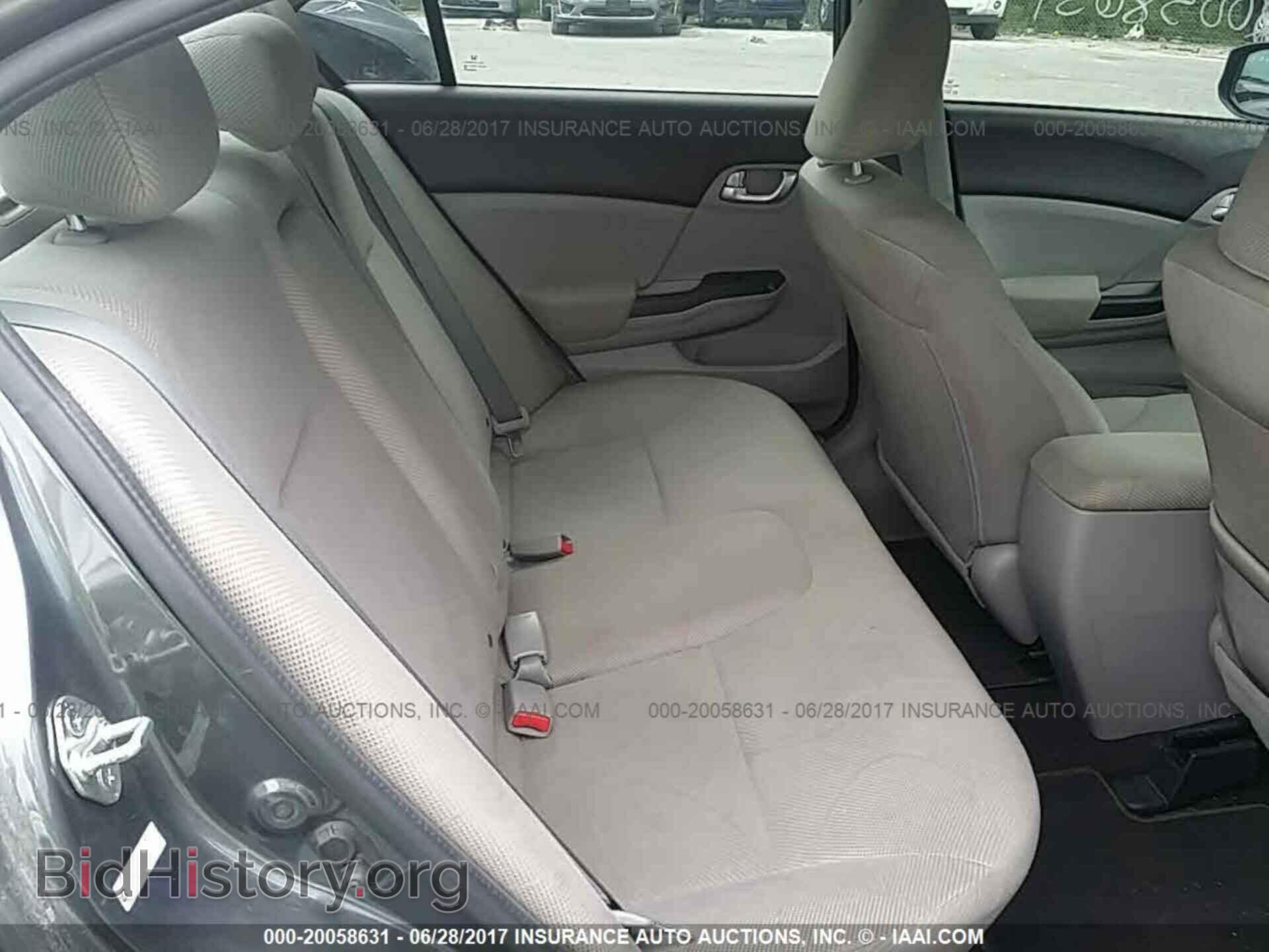 2012 Honda Civic - VIN: 2HGFB2F85CH588315 - Photo 8