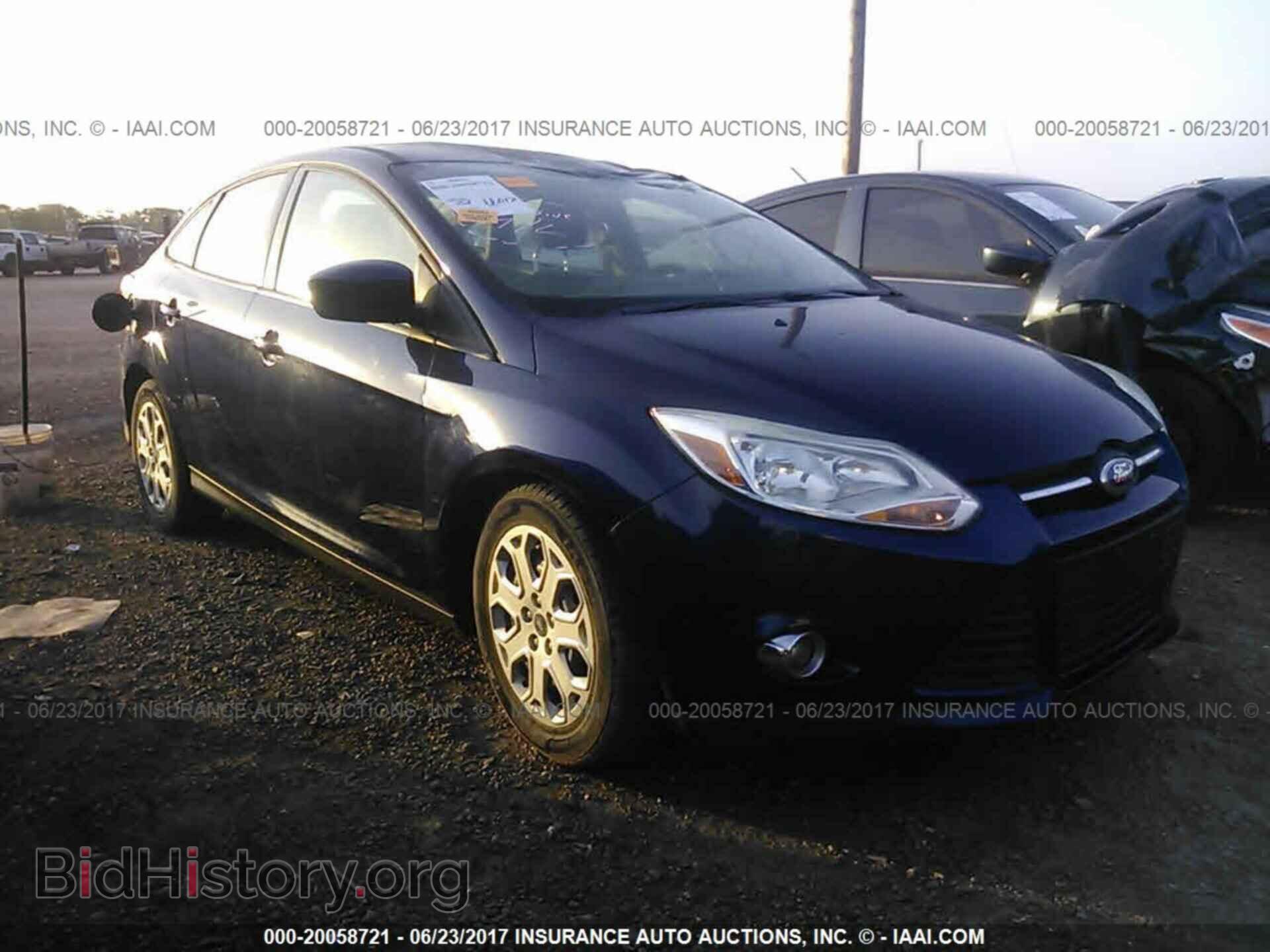 Photo 1FAHP3F28CL157745 - Ford Focus 2012