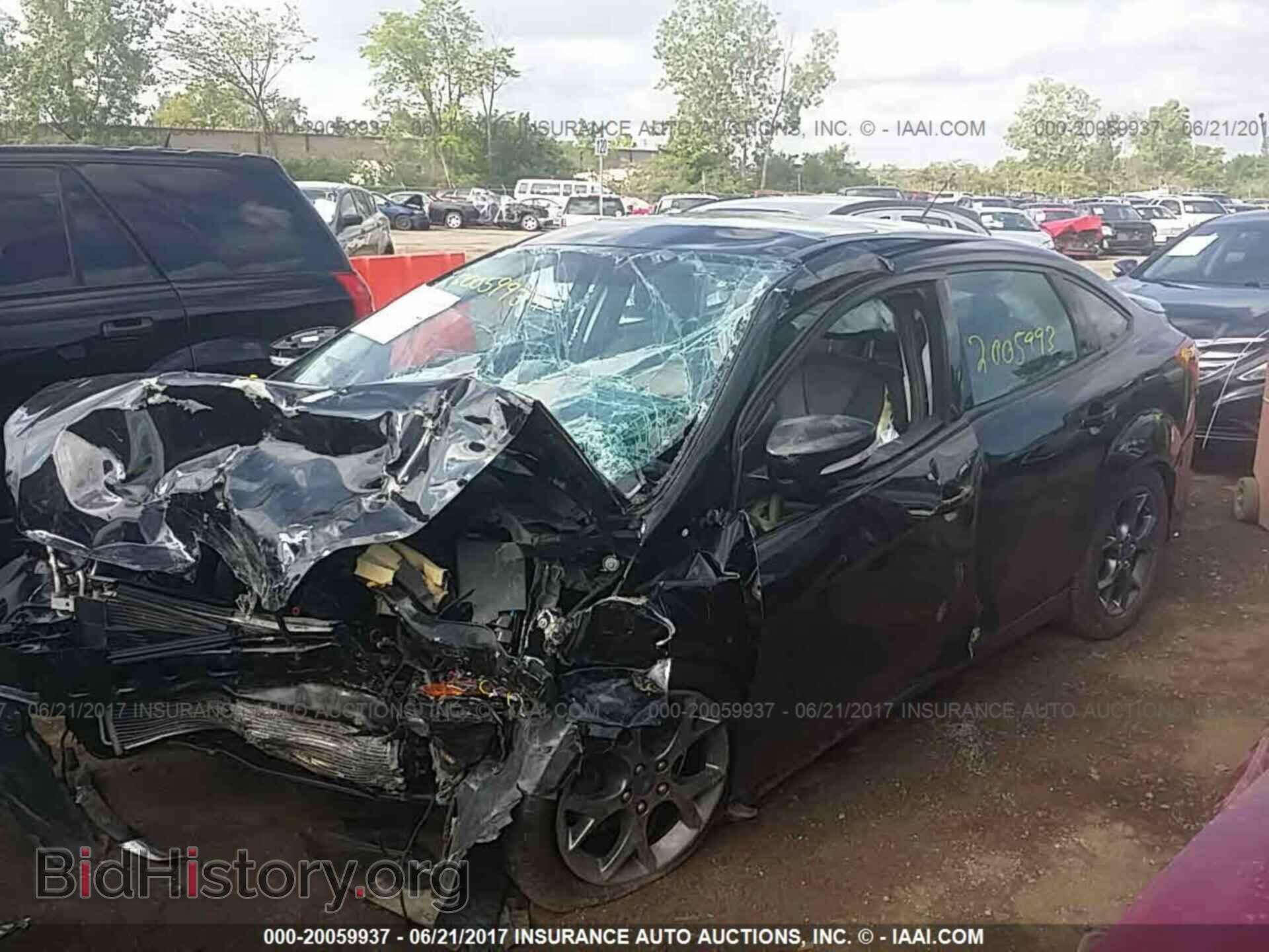 2014 Ford Focus - VIN: 1FADP3F22EL160576 - Photo 2