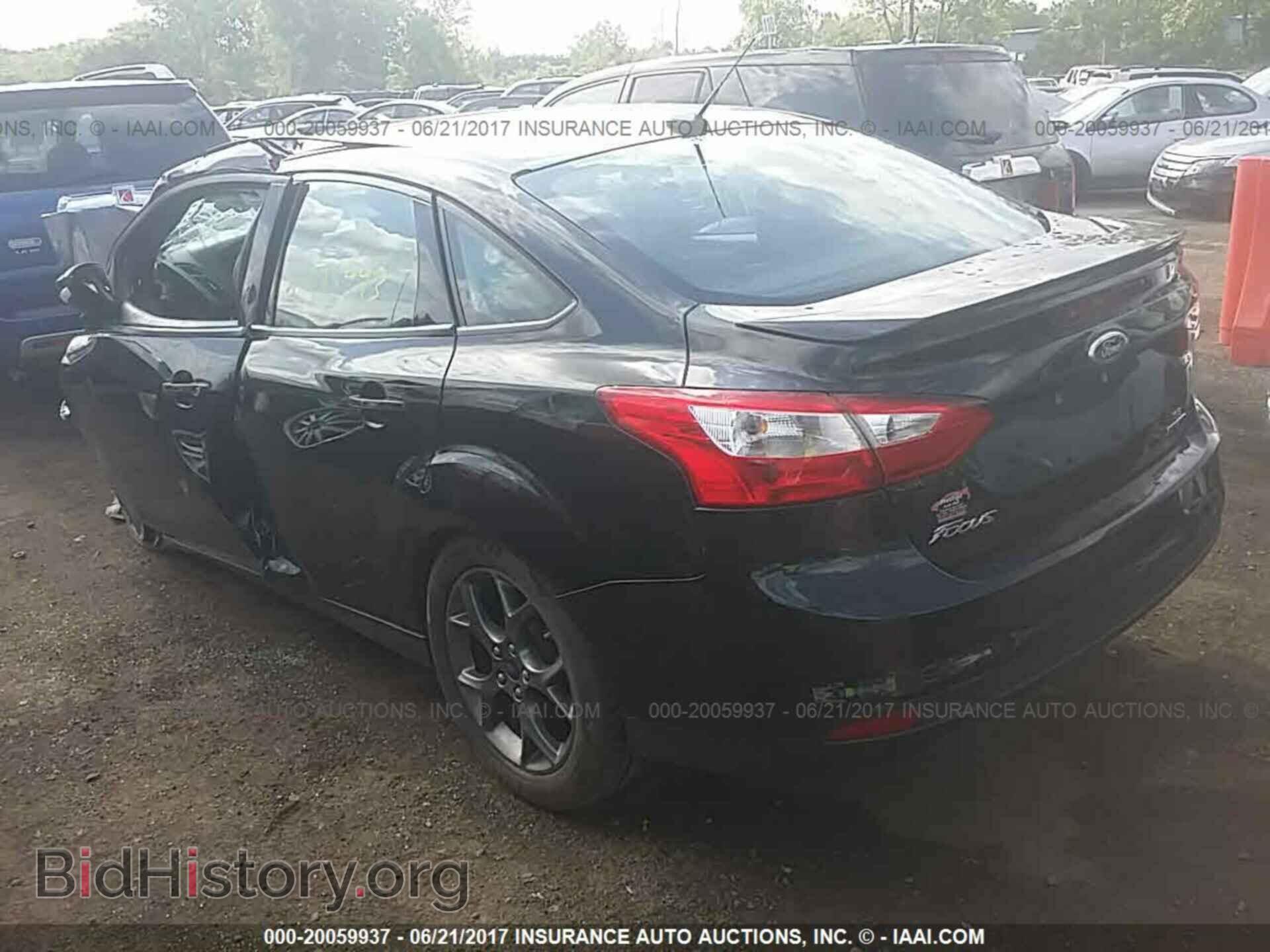 2014 Ford Focus - VIN: 1FADP3F22EL160576 - Photo 3