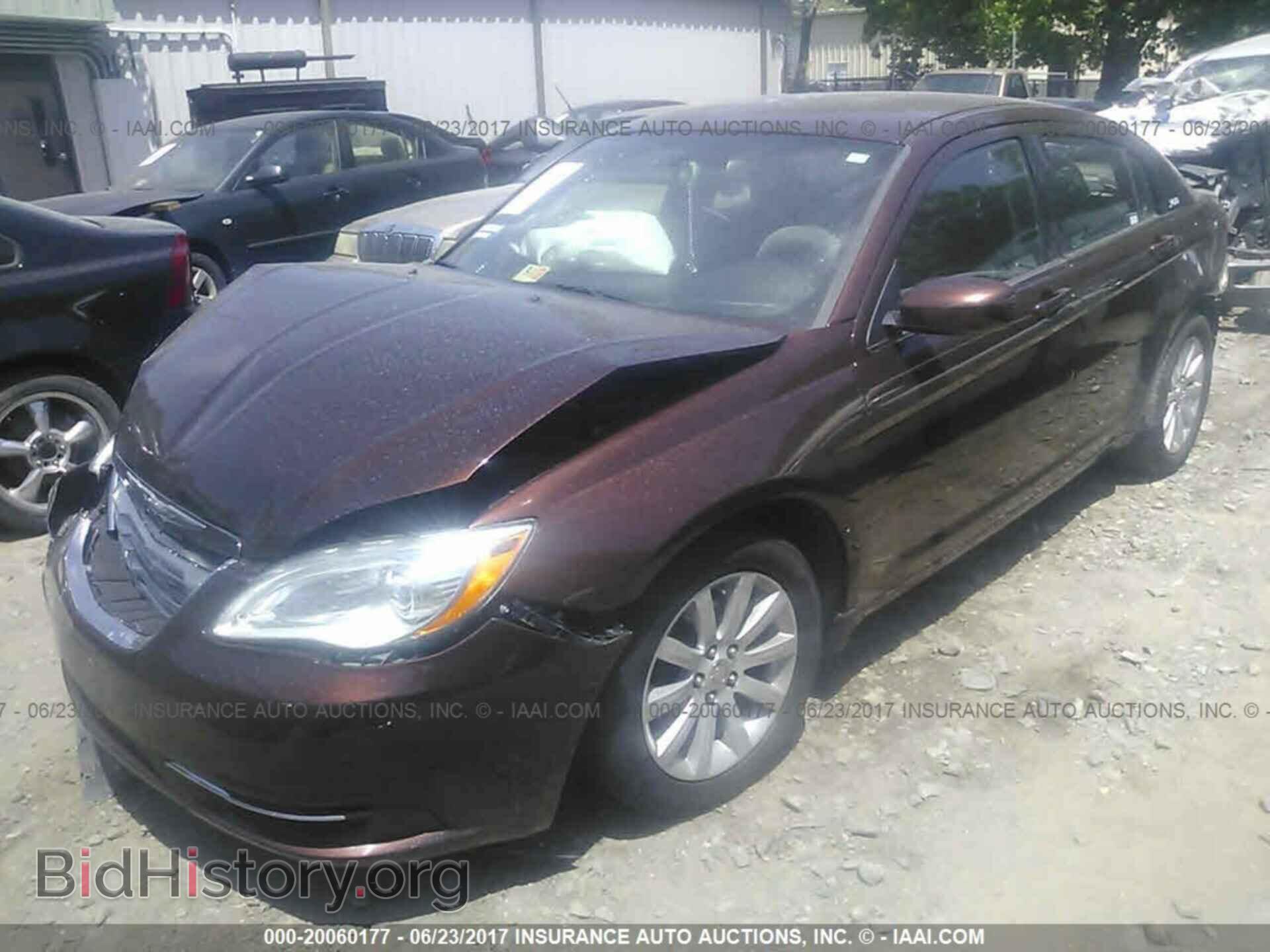 2013 Chrysler 200 - VIN: 1C3CCBBG6DN533722 - Фото 2