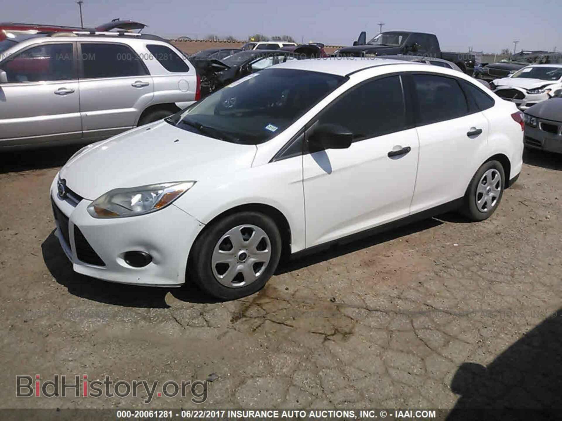 2012 Ford Focus - VIN: 1FAHP3E2XCL250249 - Фото 2