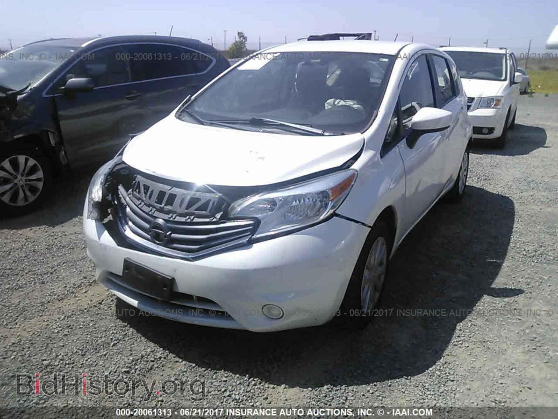 2015 Nissan Versa note - VIN: 3N1CE2CP6FL383881 - Фото 2