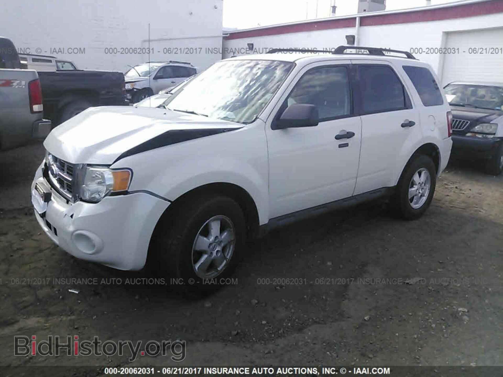 2011 Ford Escape - VIN: 1FMCU9D71BKB67497 - Photo 2