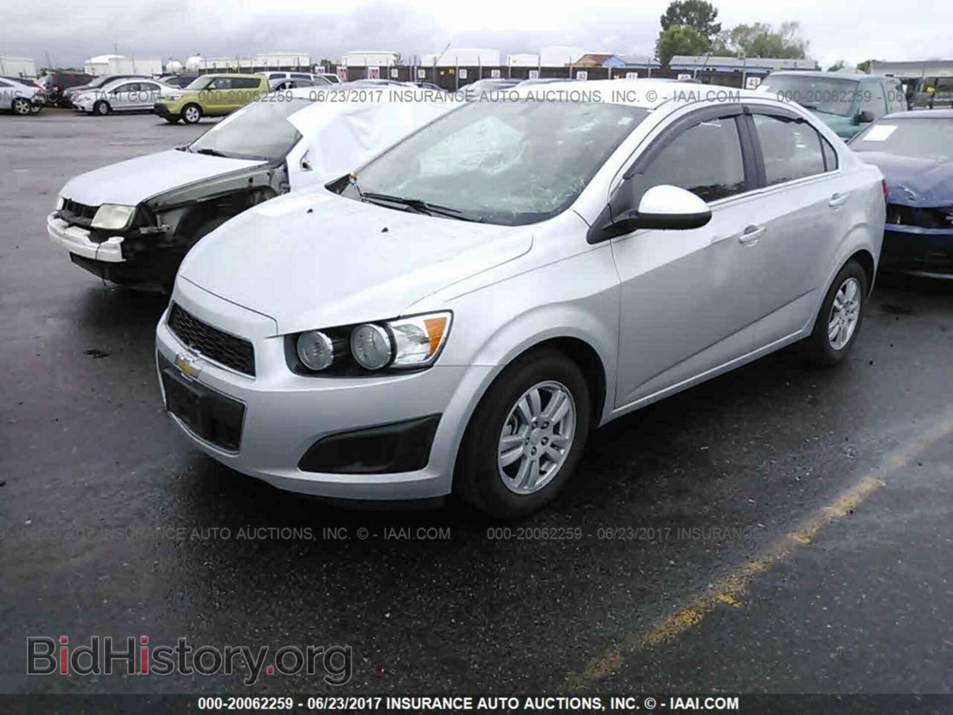 2015 Chevrolet Sonic - VIN: 1G1JC5SH2F4130156 - Фото 2
