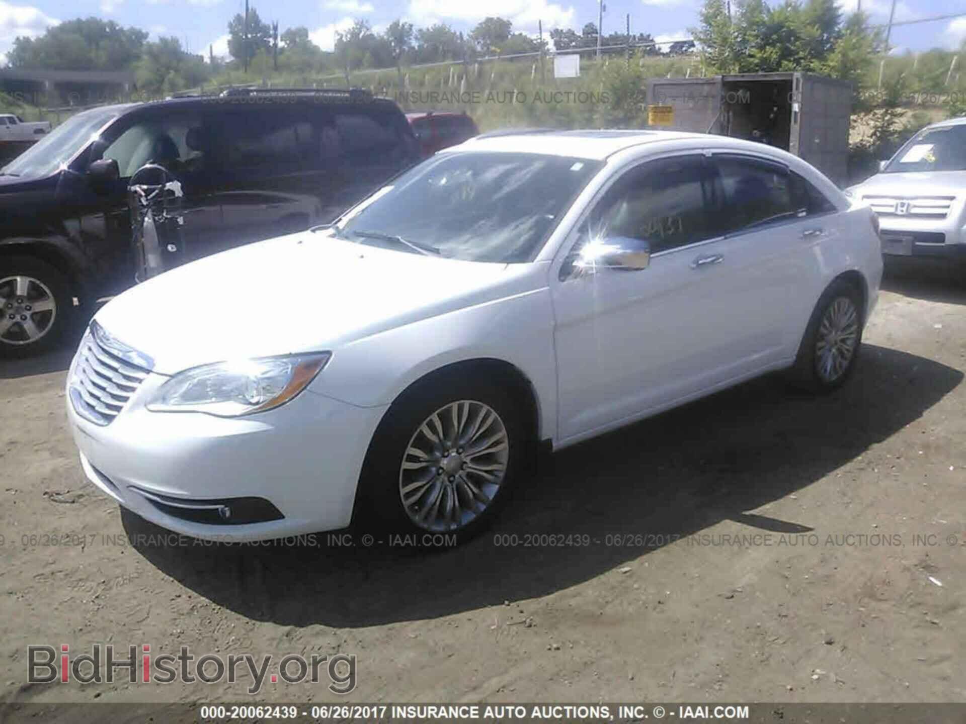 2013 Chrysler 200 - VIN: 1C3CCBCG4DN578852 - Photo 2