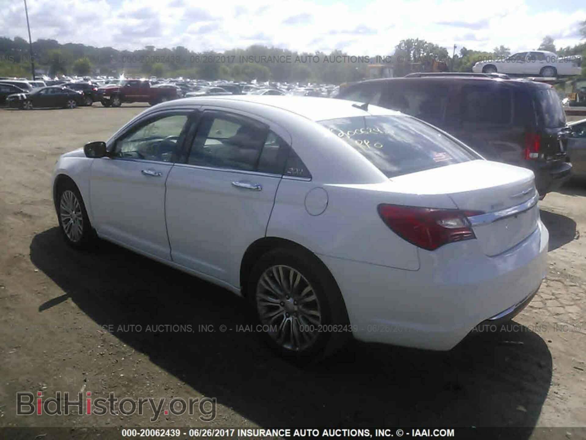 2013 Chrysler 200 - VIN: 1C3CCBCG4DN578852 - Photo 3