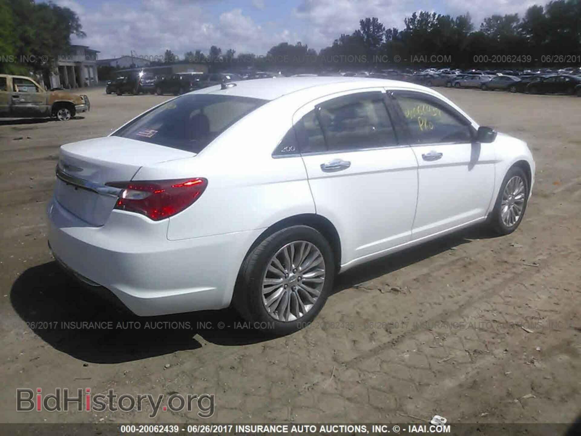 2013 Chrysler 200 - VIN: 1C3CCBCG4DN578852 - Photo 4