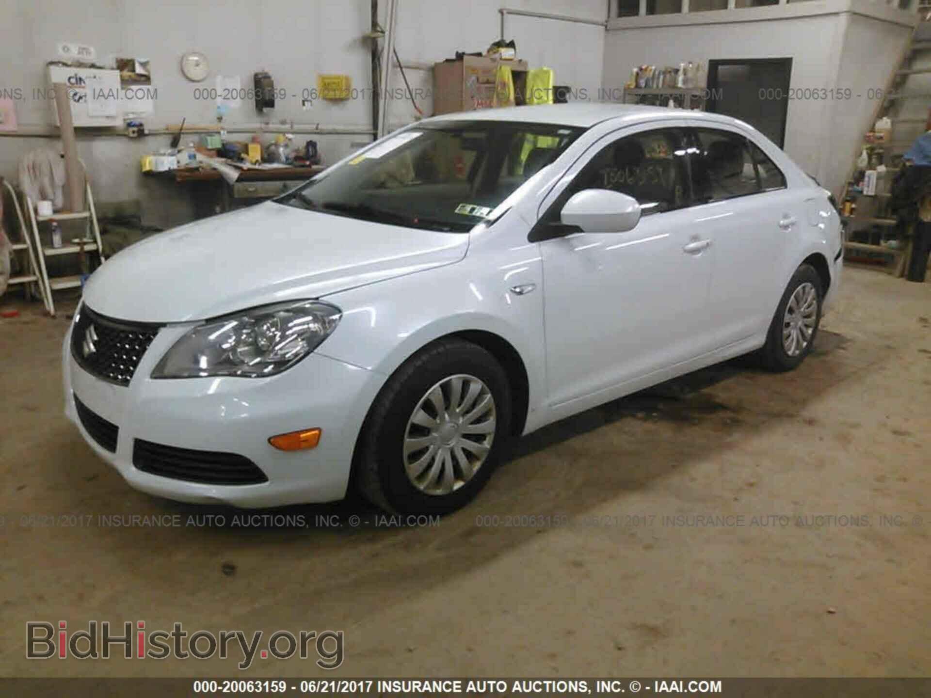 2012 Suzuki Kizashi - VIN: JS2RF9A12C6100304 - Photo 2