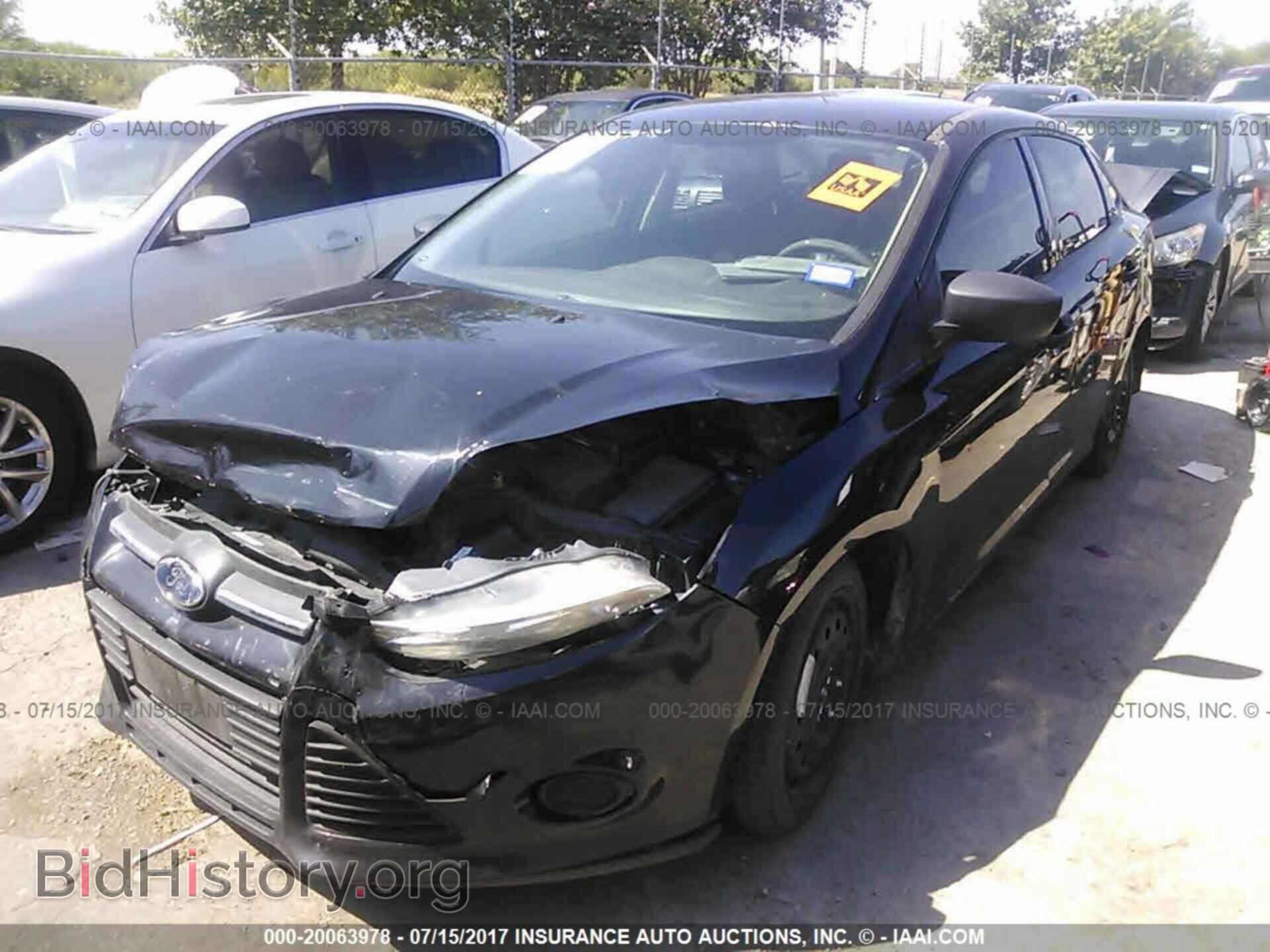 2012 Ford Focus - VIN: 1FAHP3E24CL315953 - Photo 2