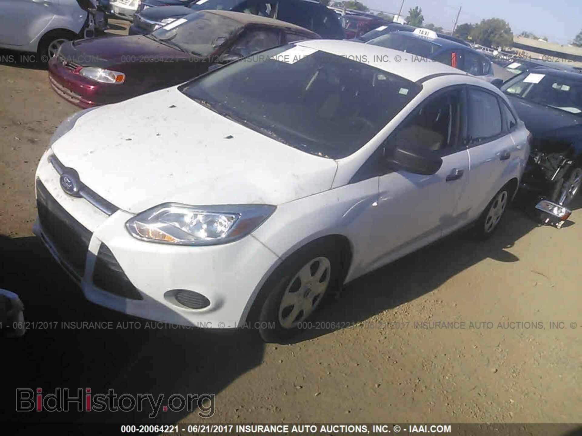 2014 Ford Focus - VIN: 1FADP3E20EL185901 - Photo 2