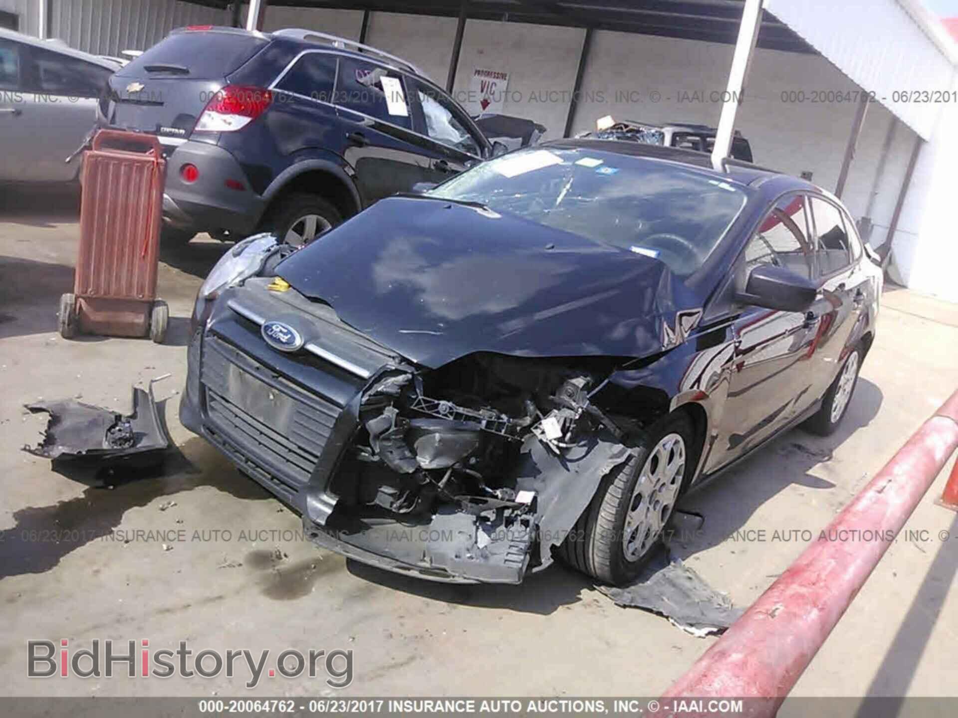 2012 Ford Focus - VIN: 1FAHP3F27CL347536 - Photo 2
