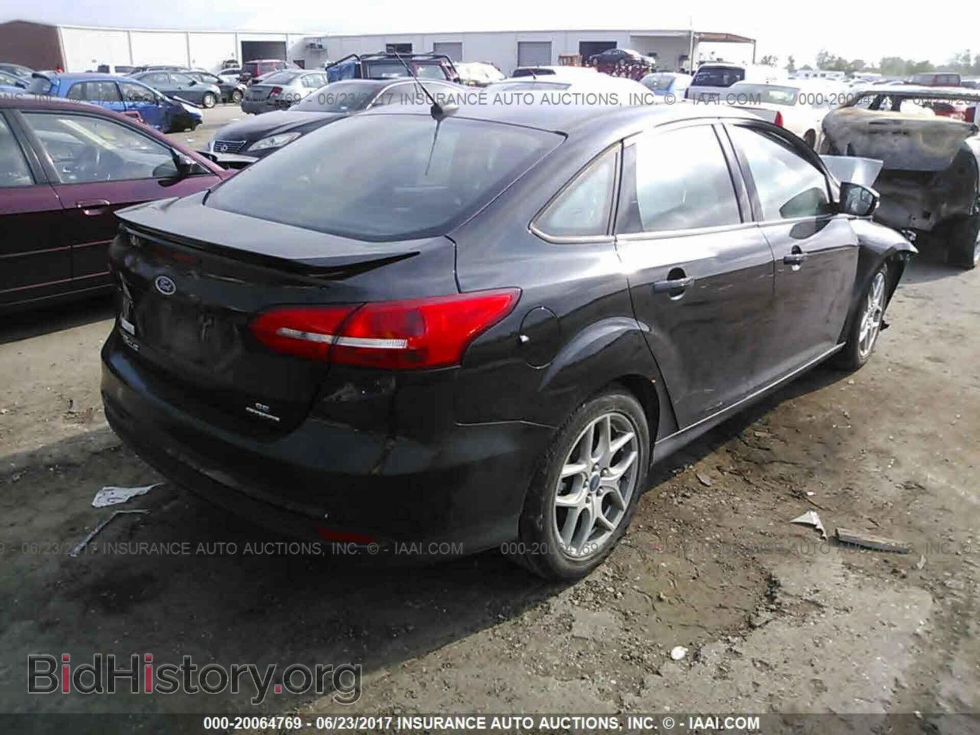 2015 Ford Focus - VIN: 1FADP3F29FL347489 - Photo 4