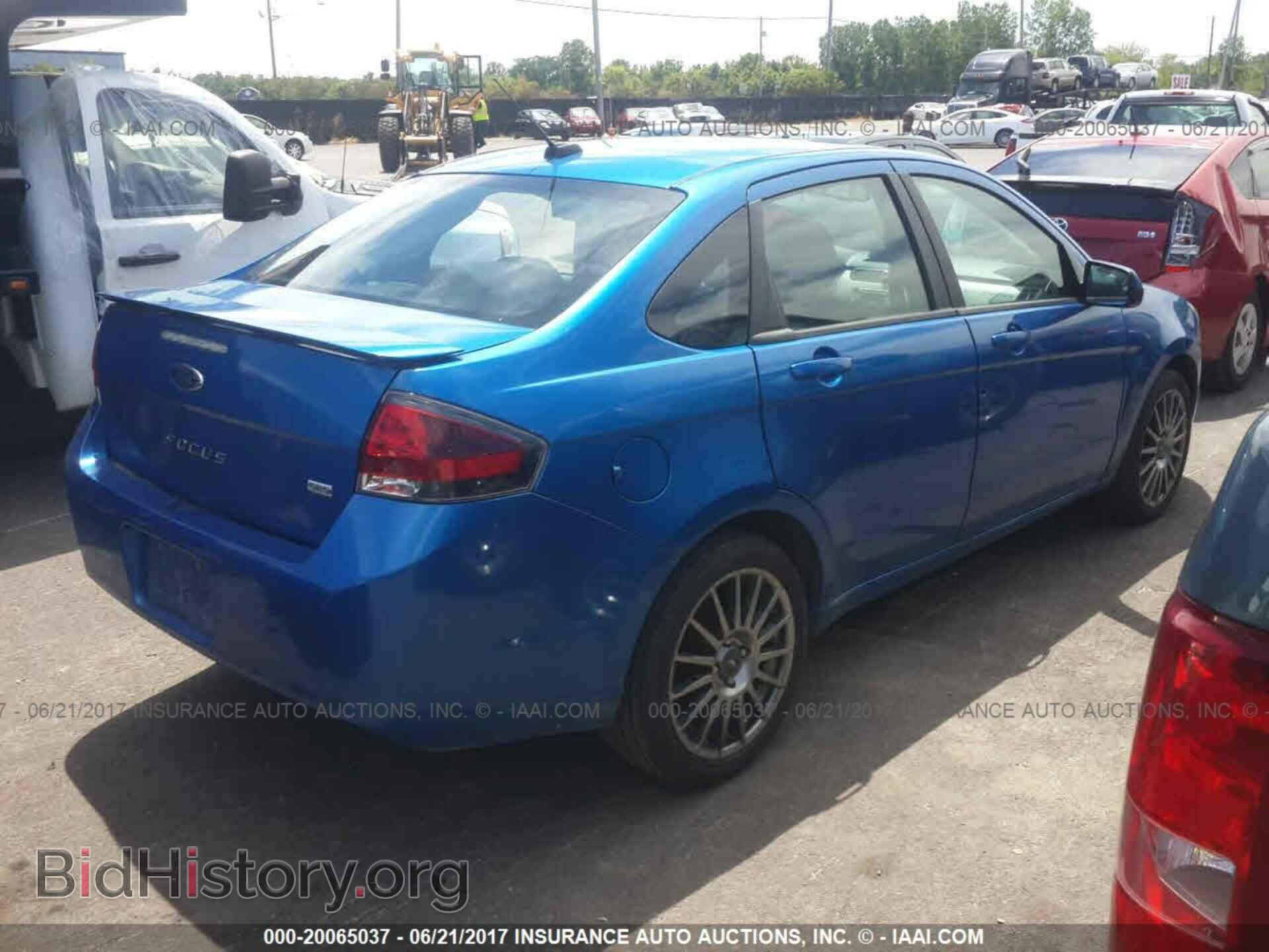 2011 Ford Focus - VIN: 1FAHP3GN8BW195997 - Фото 4