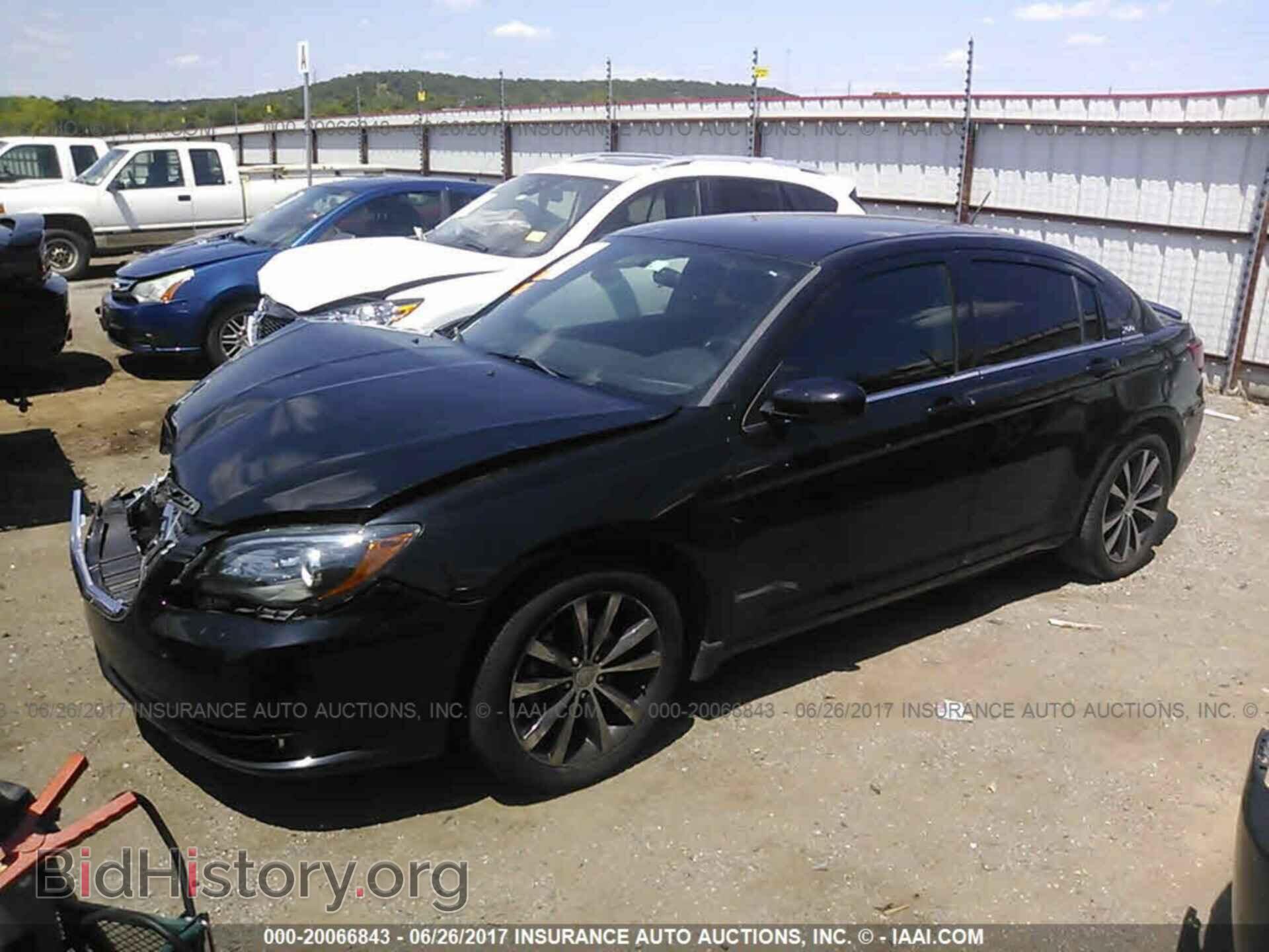 2014 Chrysler 200 - VIN: 1C3CCBBB0EN102007 - Фото 2