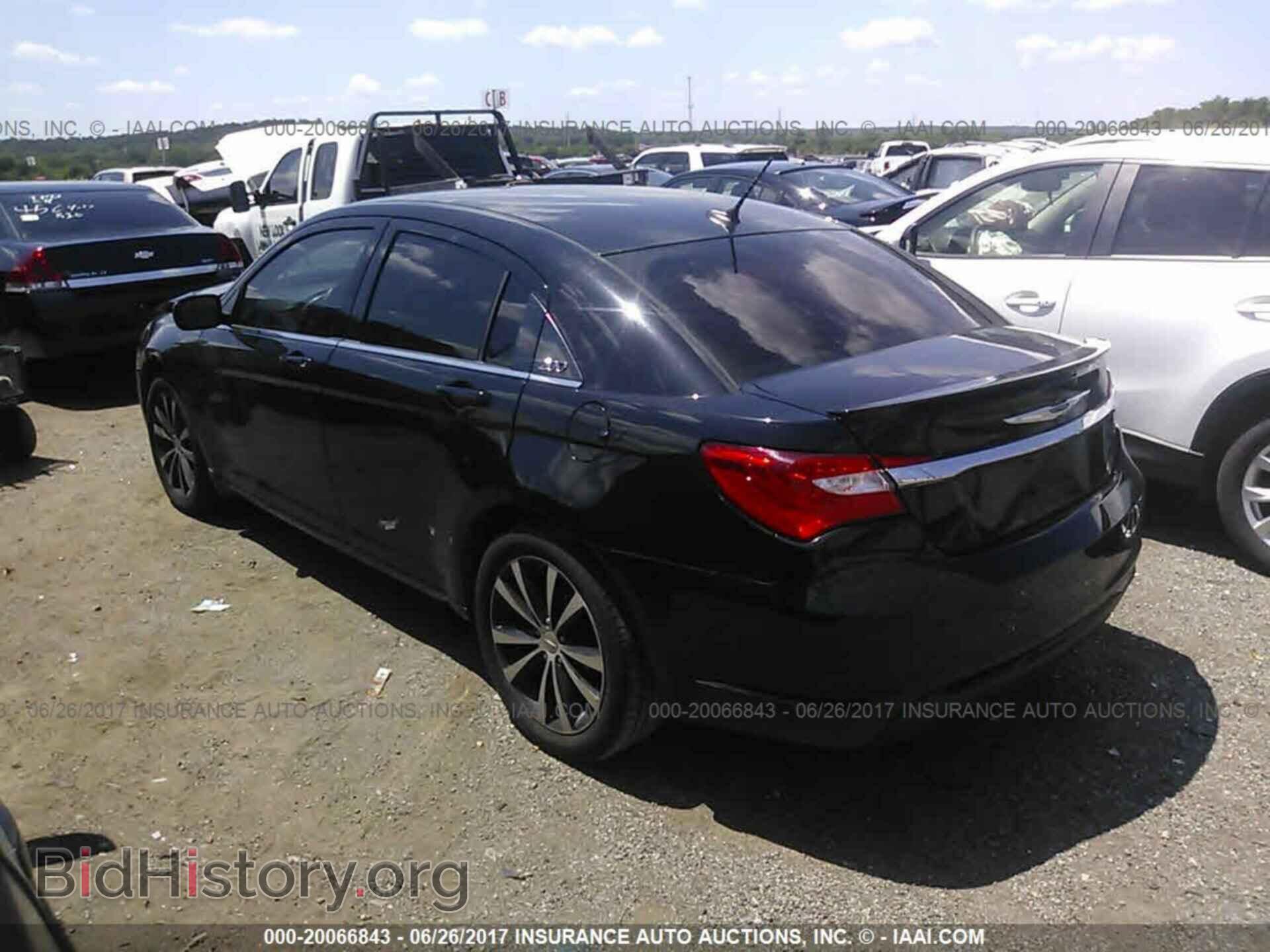 2014 Chrysler 200 - VIN: 1C3CCBBB0EN102007 - Фото 3