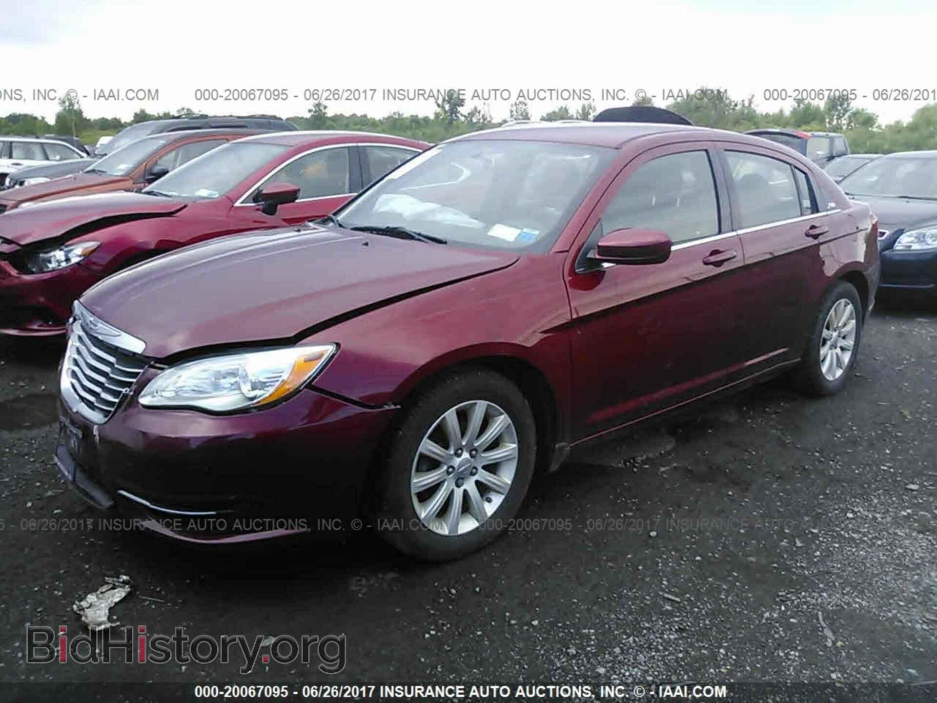 2014 Chrysler 200 - VIN: 1C3CCBBBXEN198082 - Фото 2