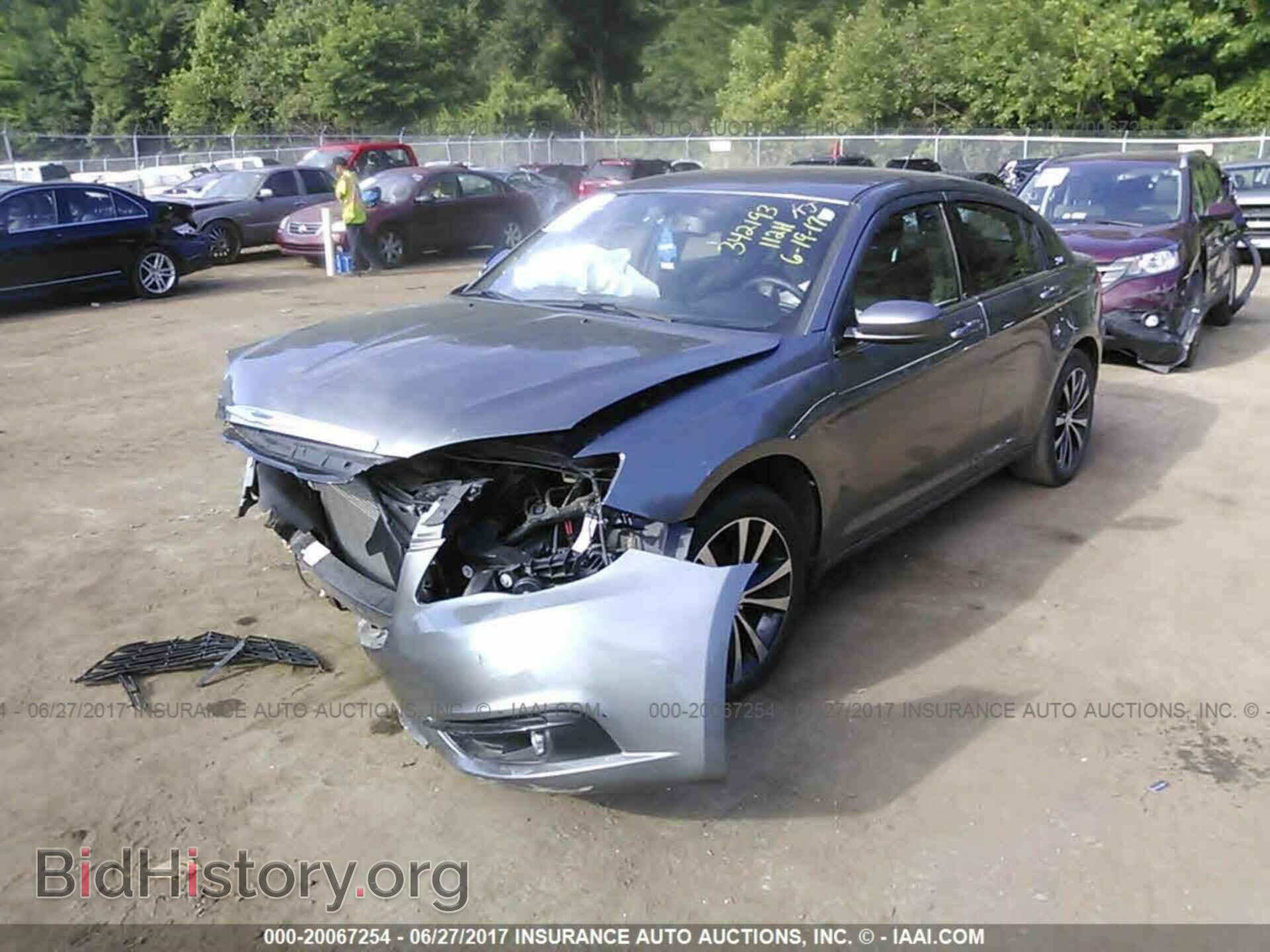 2013 Chrysler 200 - VIN: 1C3CCBBB5DN655346 - Фото 2