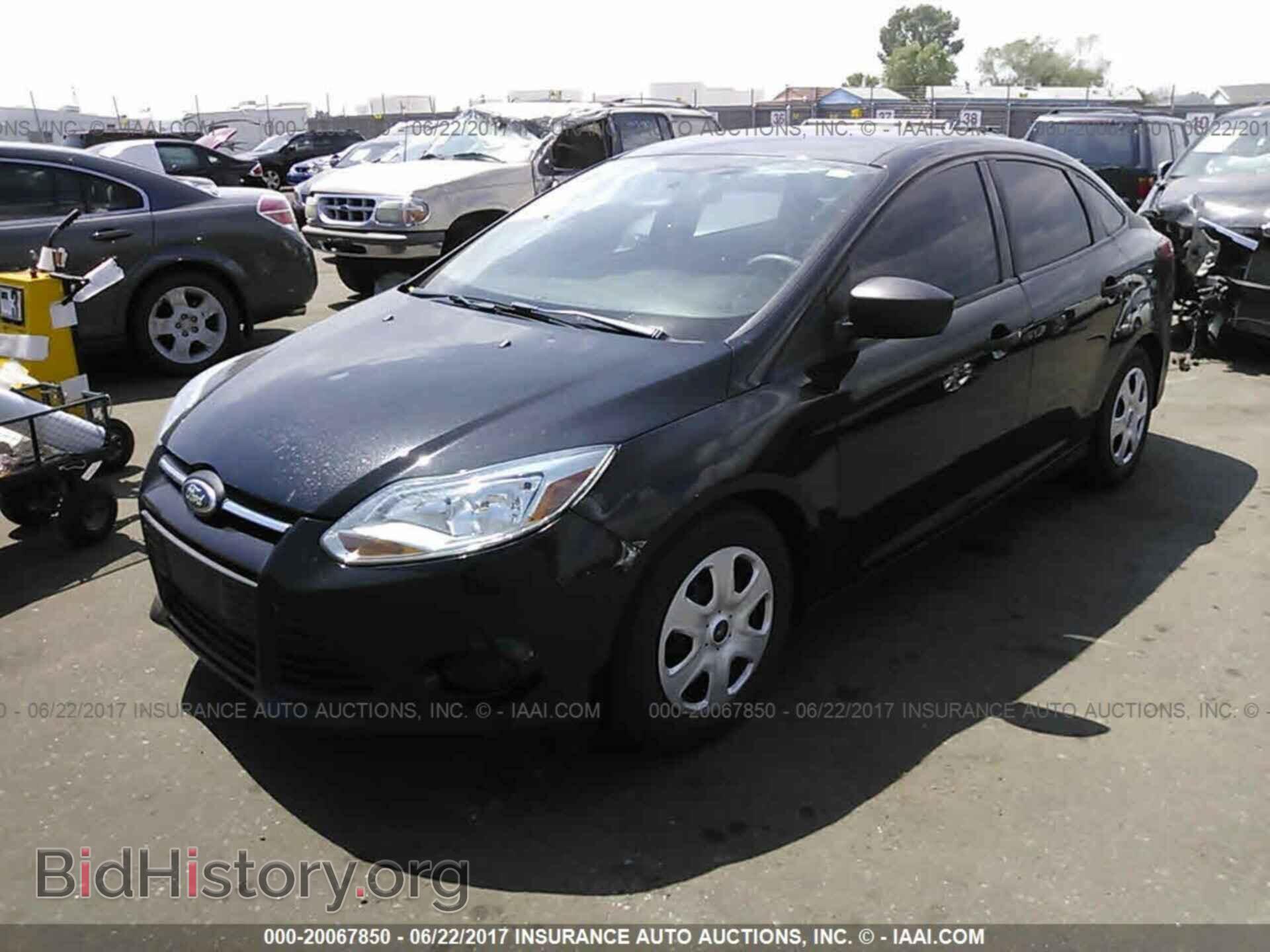 2014 Ford Focus - VIN: 1FADP3E29EL293580 - Photo 2