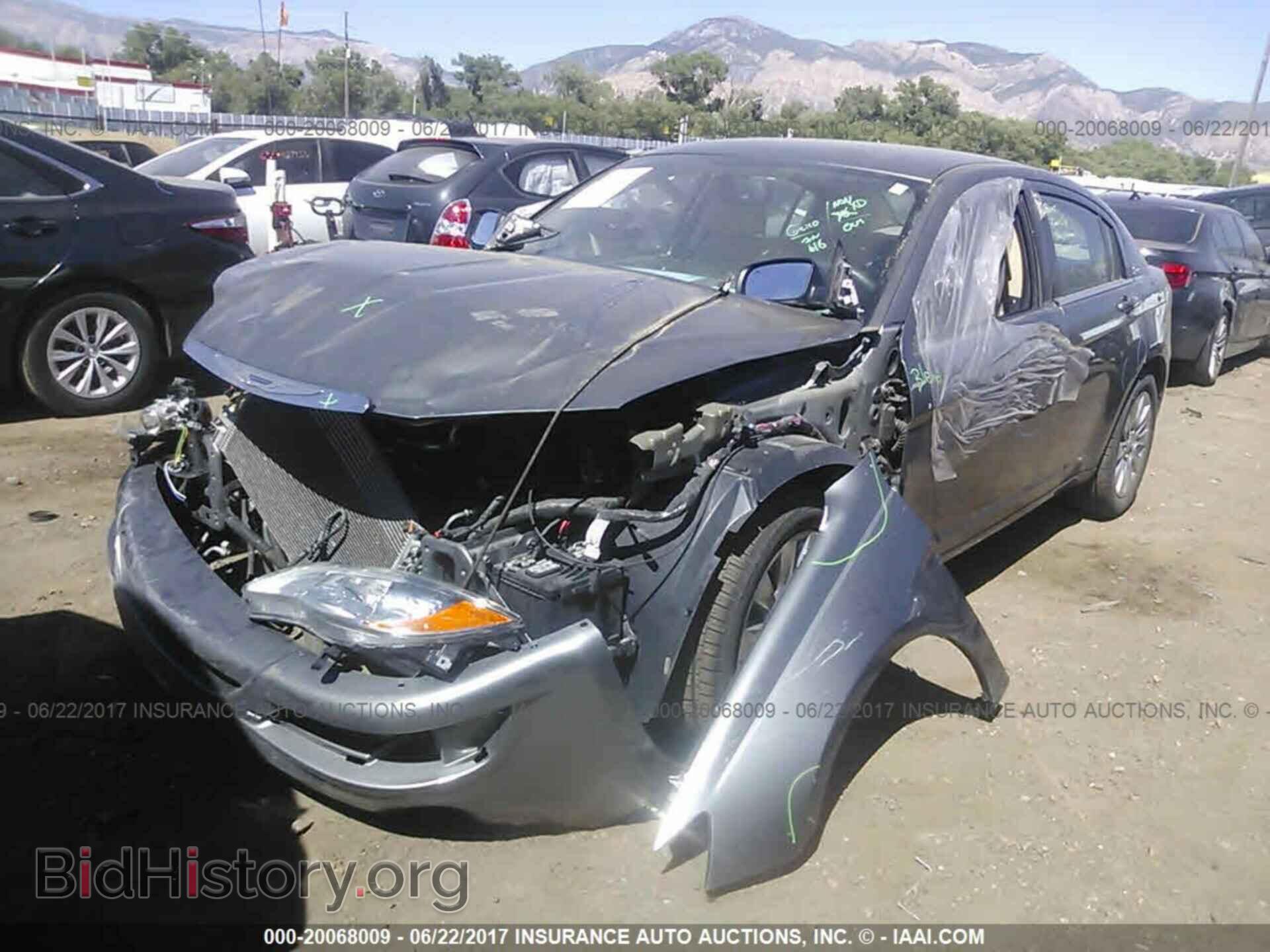 2013 Chrysler 200 - VIN: 1C3CCBAG1DN736714 - Photo 2