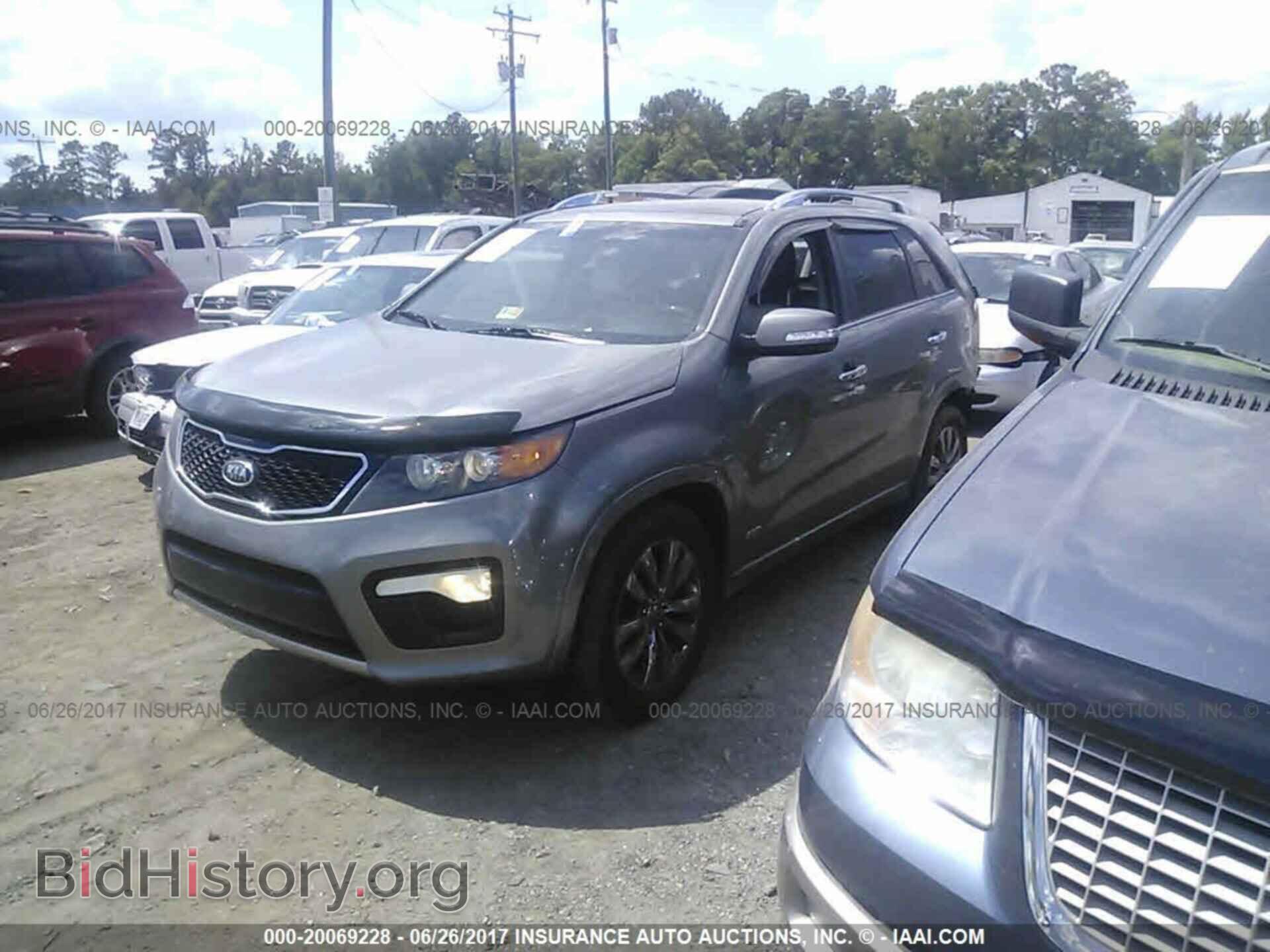 2012 Kia Sorento - VIN: 5XYKWDA2XCG191598 - Photo 2