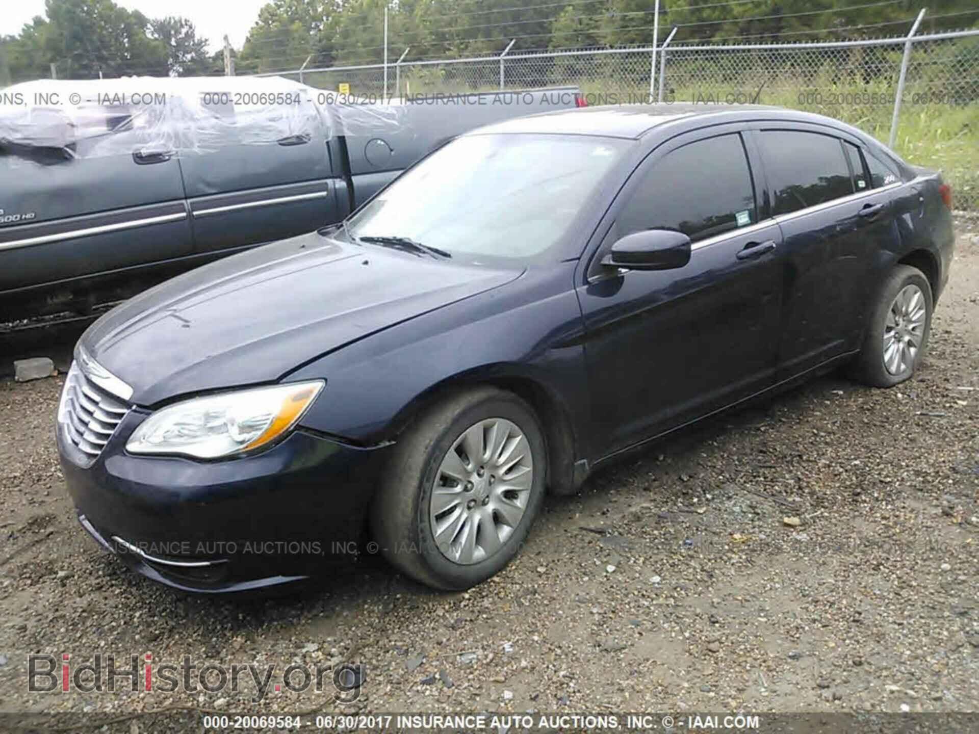 2014 Chrysler 200 - VIN: 1C3CCBAB5EN143301 - Photo 2