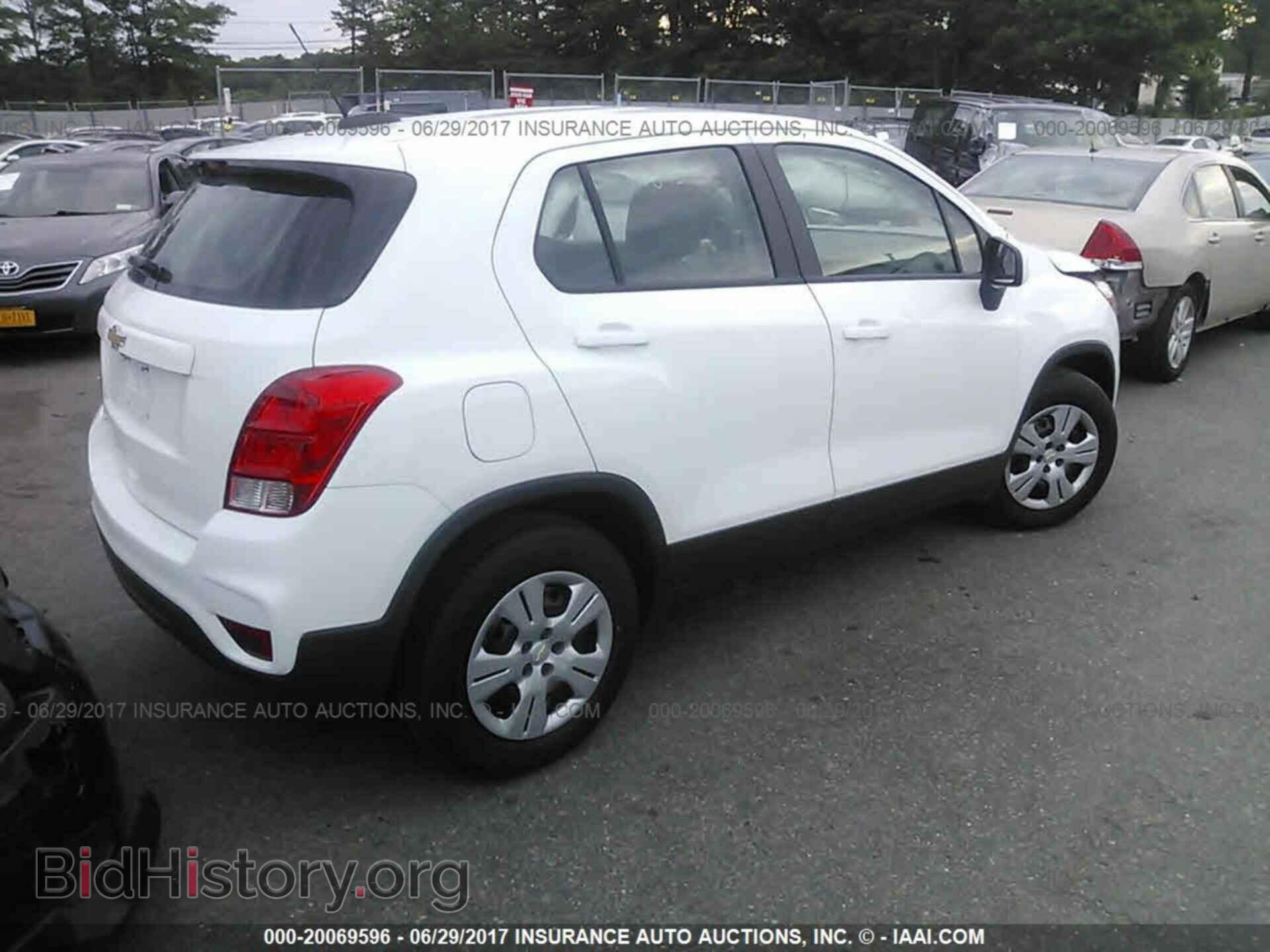 2017 Chevrolet Trax - VIN: 3GNCJKSB2HL249586 - Фото 4