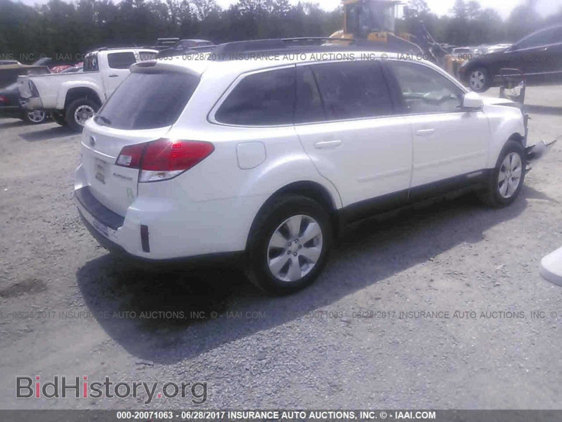 2011 Subaru Outback - VIN: 4S4BRCKC7B3380023 - Фото 4