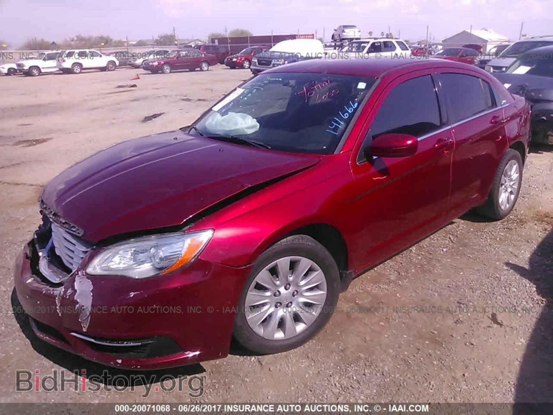2014 Chrysler 200 - VIN: 1C3CCBAB2EN141666 - Photo 2