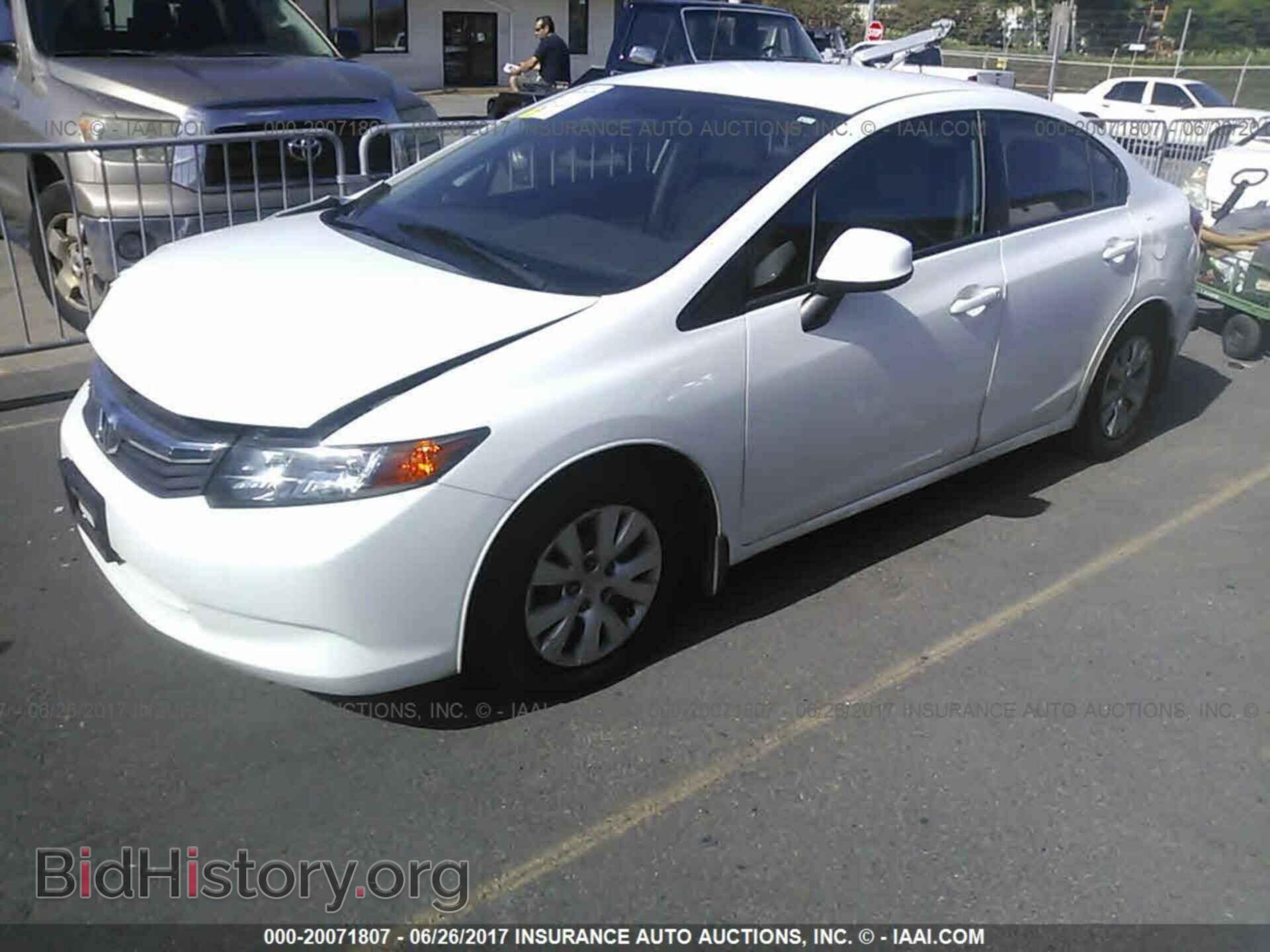 2012 Honda Civic - VIN: 2HGFB2F53CH326864 - Photo 2