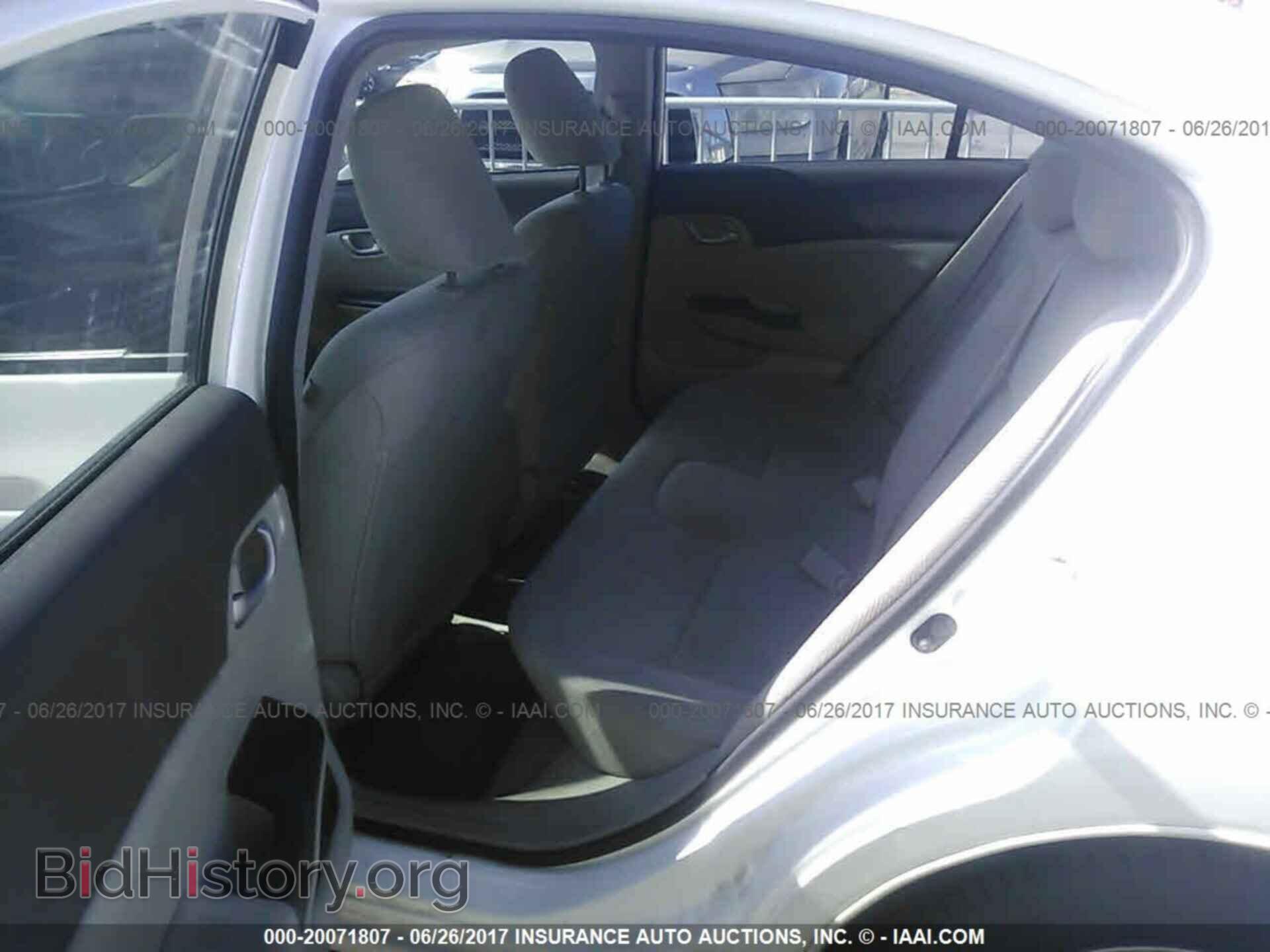 2012 Honda Civic - VIN: 2HGFB2F53CH326864 - Photo 8