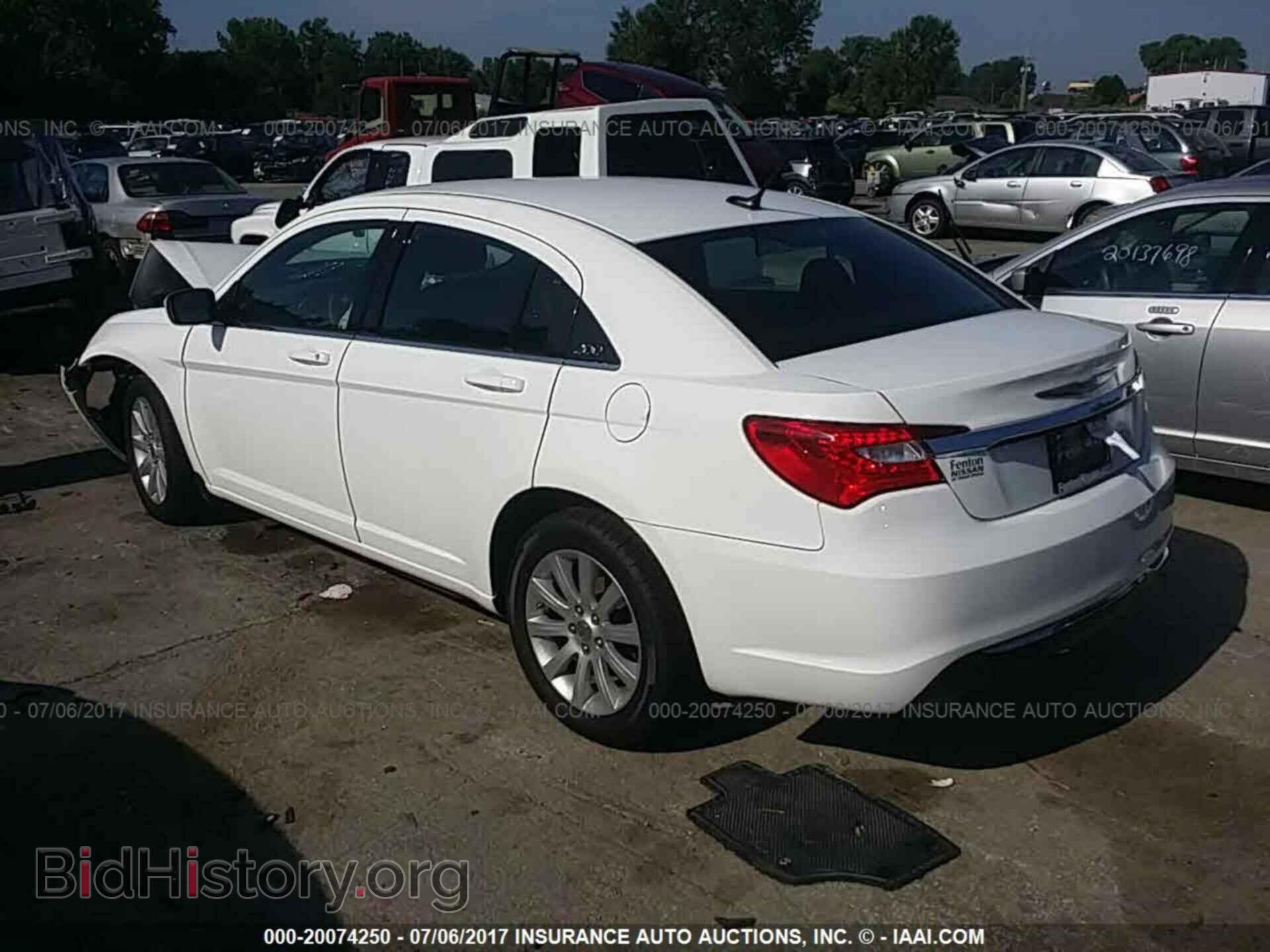 2013 Chrysler 200 - VIN: 1C3CCBBB2DN567774 - Фото 3
