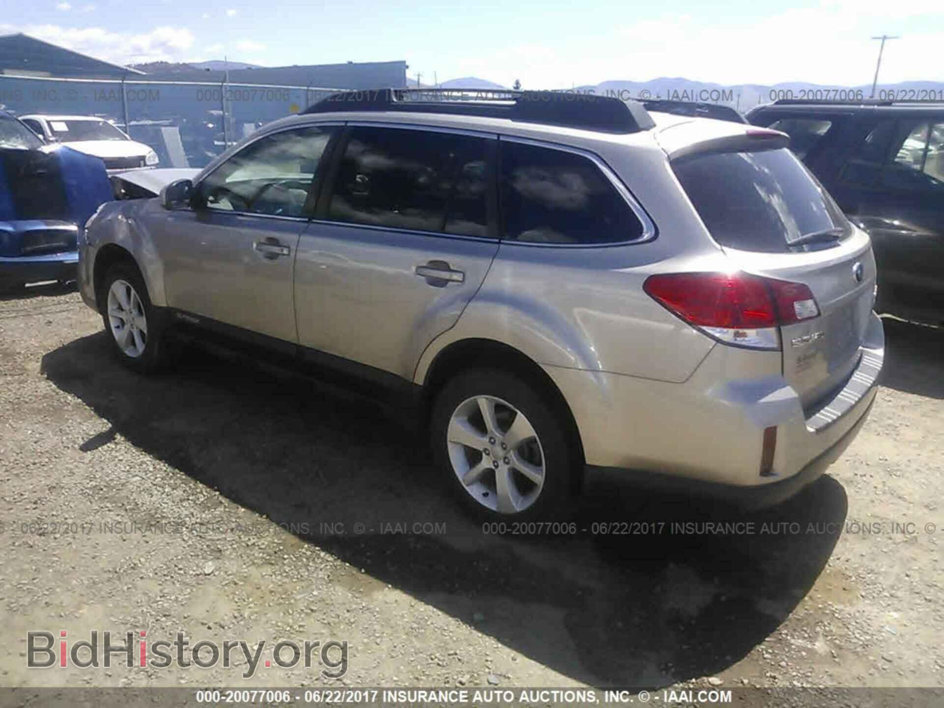 2014 Subaru Outback - VIN: 4S4BRBCC4E3222879 - Photo 3