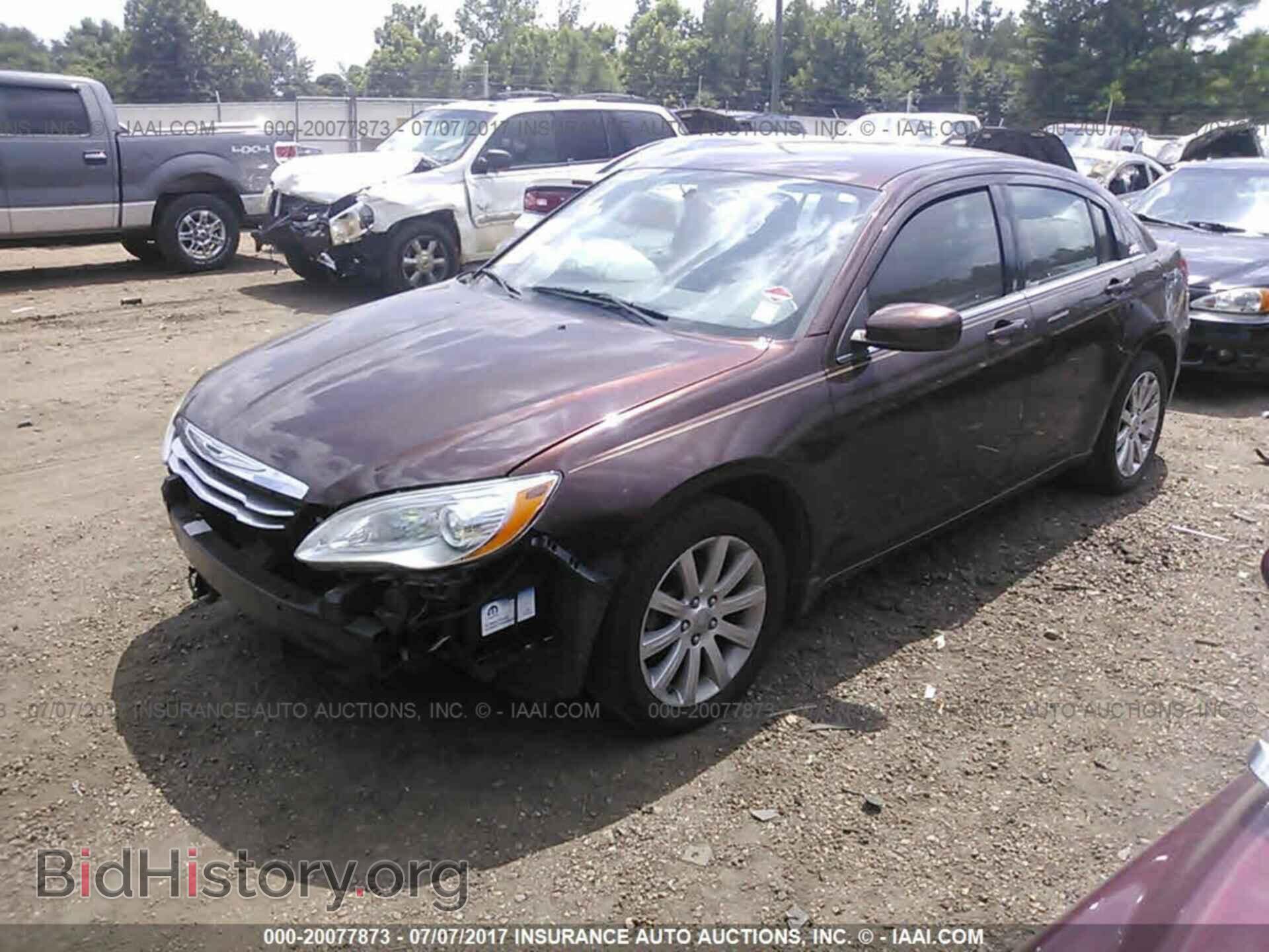 2013 Chrysler 200 - VIN: 1C3CCBBB8DN558268 - Photo 2