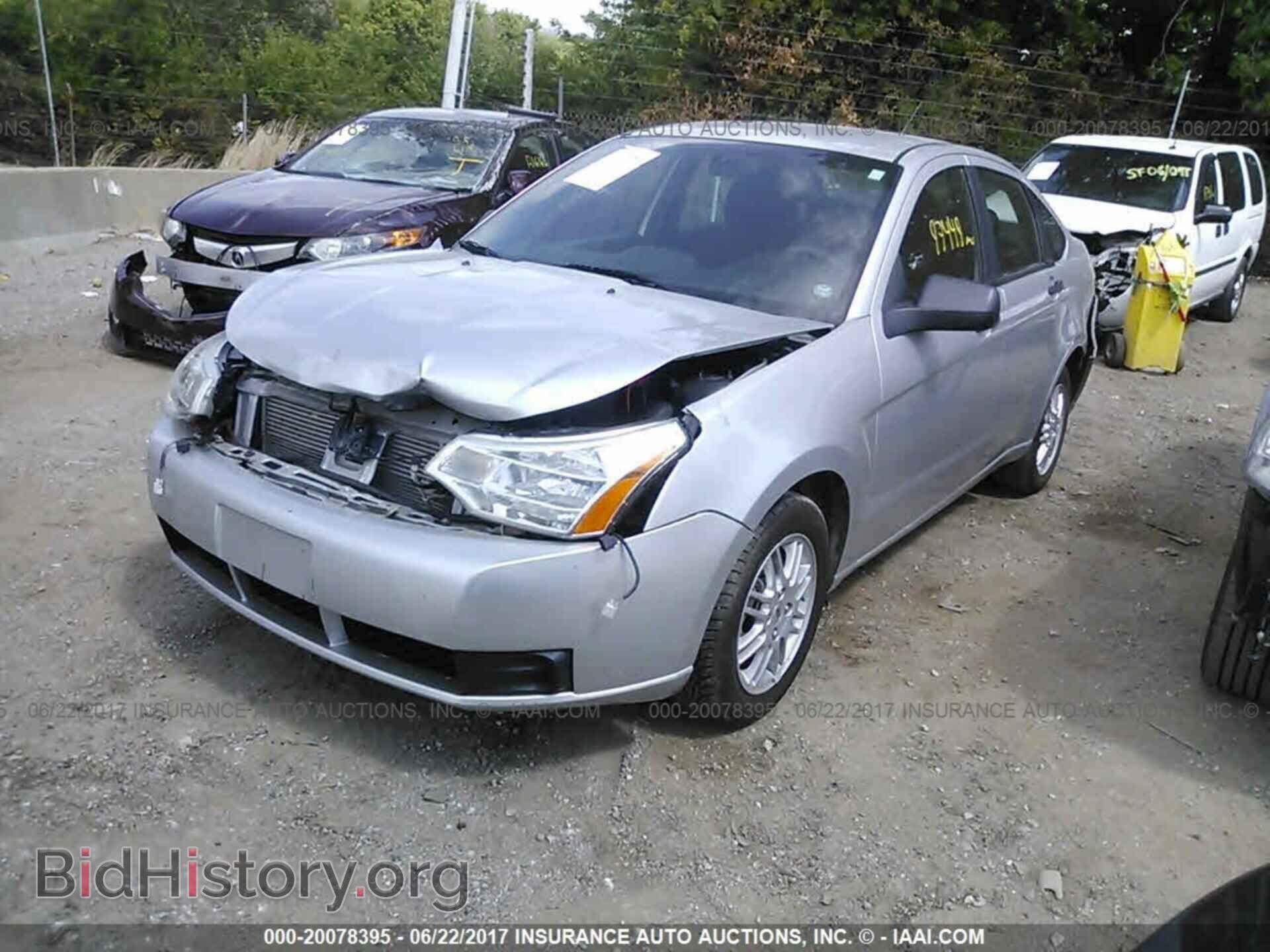 2011 Ford Focus - VIN: 1FAHP3FN0BW168441 - Фото 2