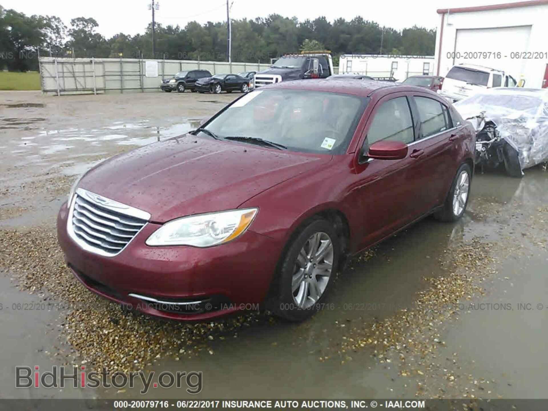 2012 Chrysler 200 - VIN: 1C3CCBBG2CN263760 - Фото 2