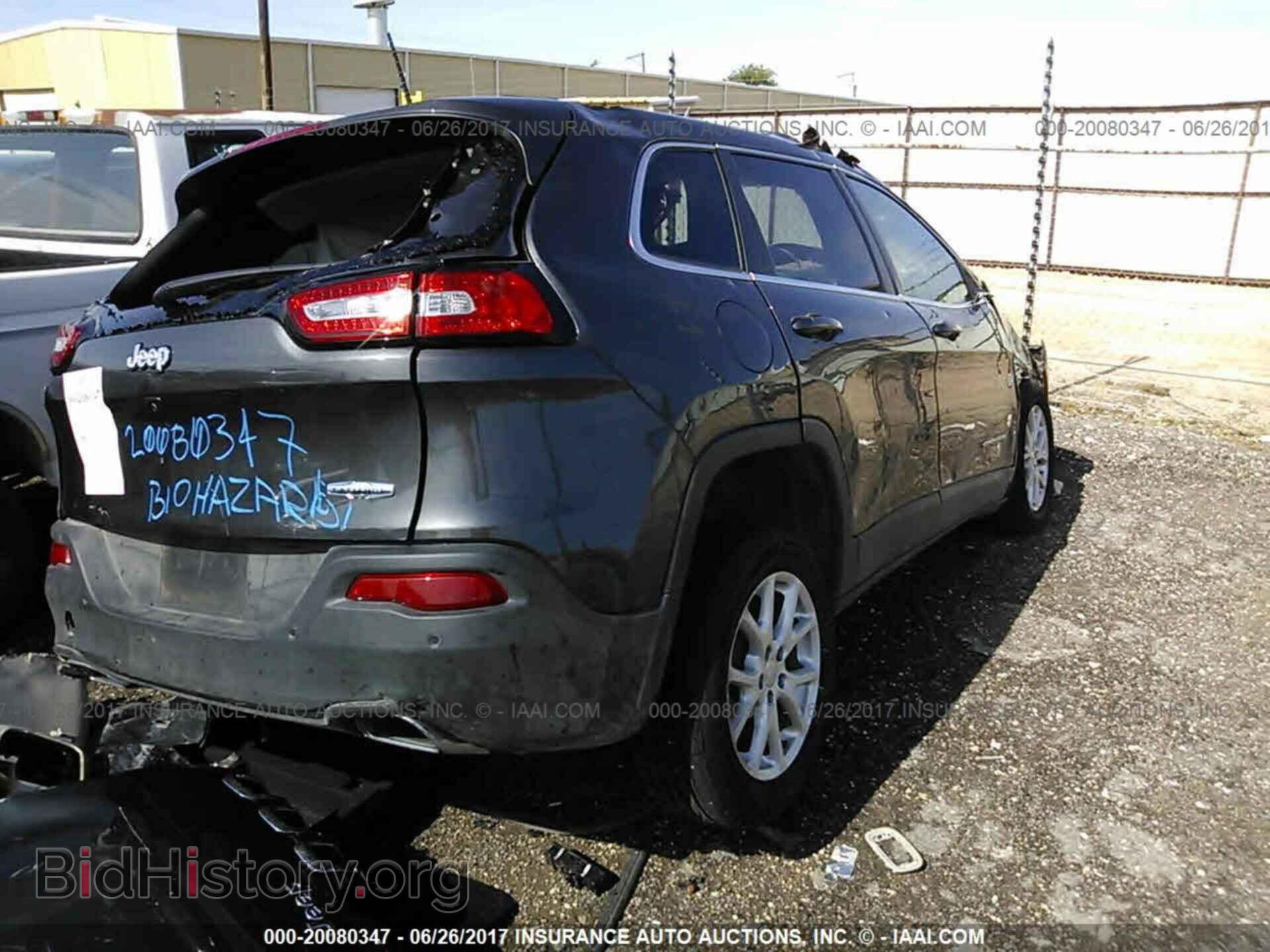 2017 Jeep Cherokee - VIN: 1C4PJLCS5HW573379 - Photo 4