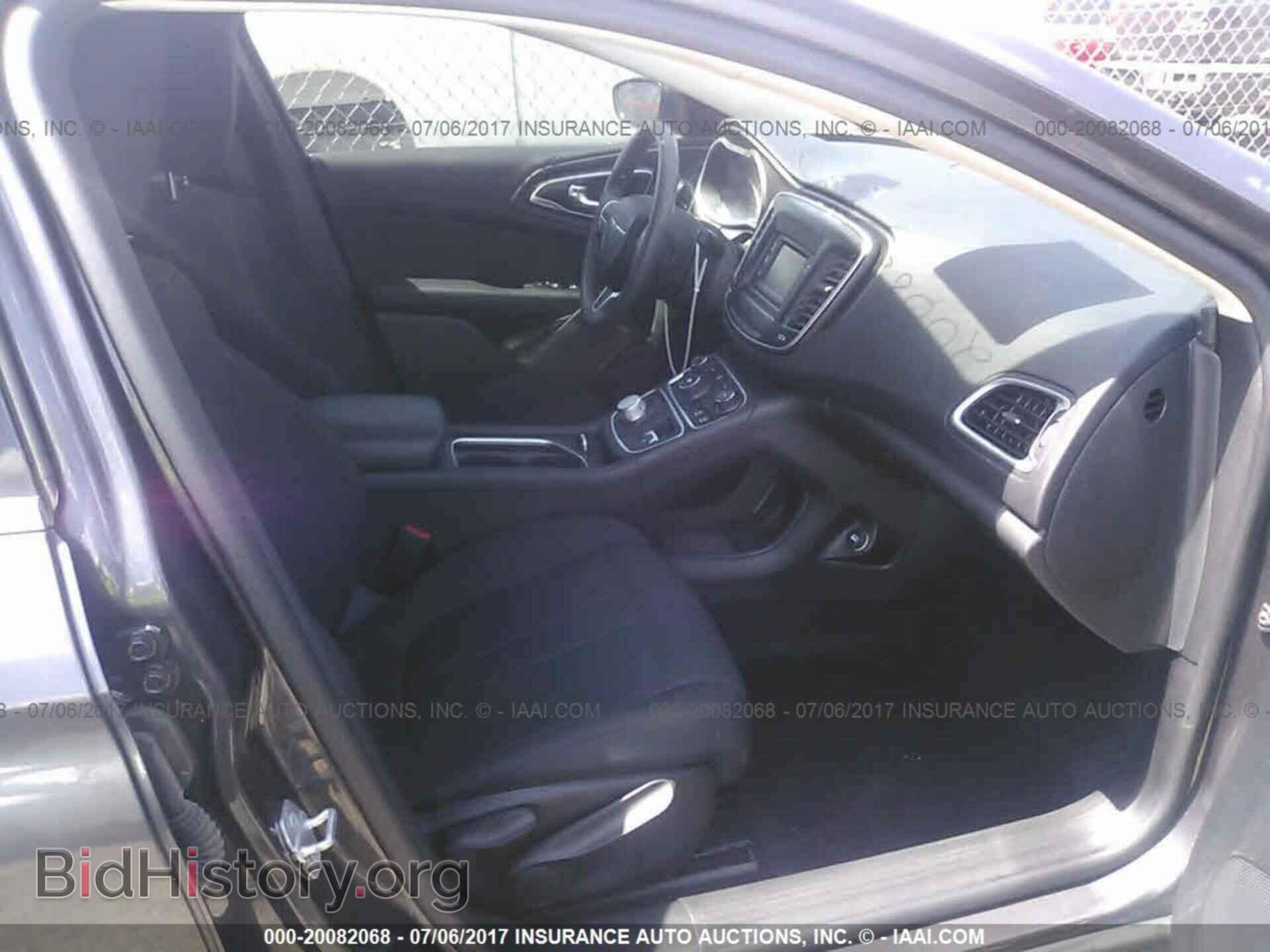2016 Chrysler 200 - VIN: 1C3CCCAB6GN143297 - Photo 5