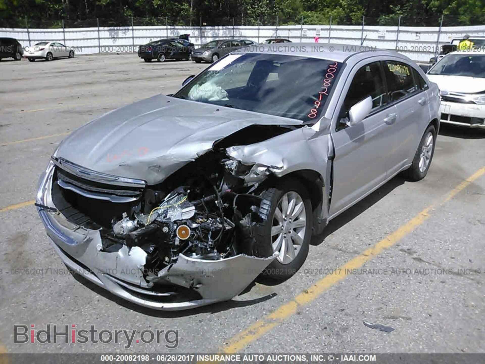 2011 Chrysler 200 - VIN: 1C3BC1FB0BN625846 - Фото 2