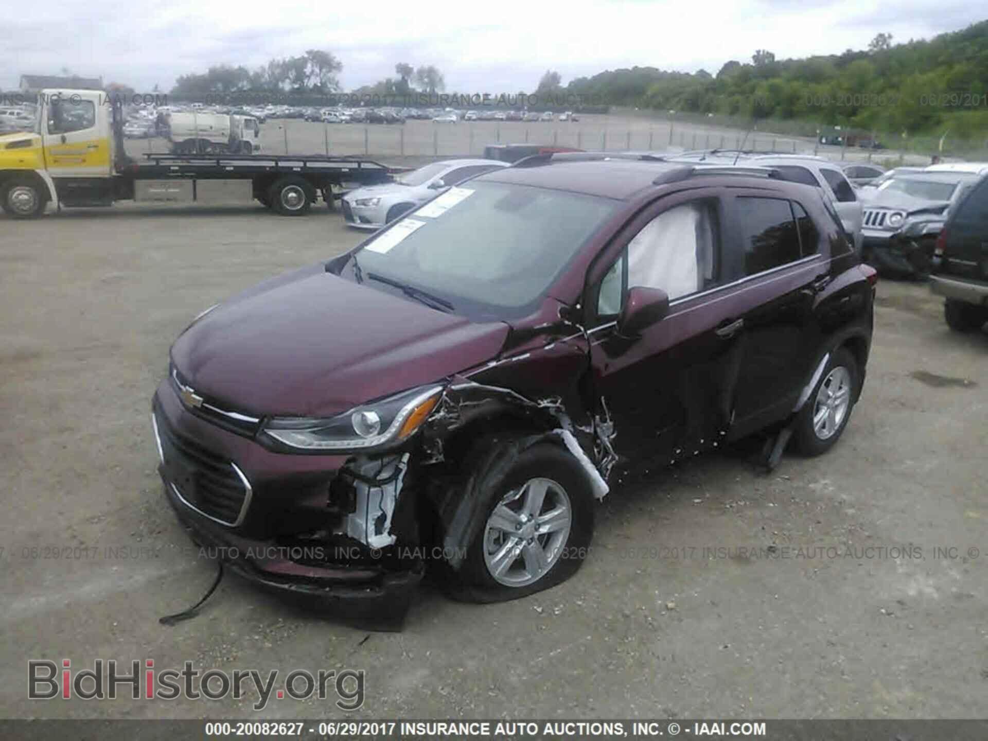 2017 Chevrolet Trax - VIN: 3GNCJLSB0HL212204 - Фото 2