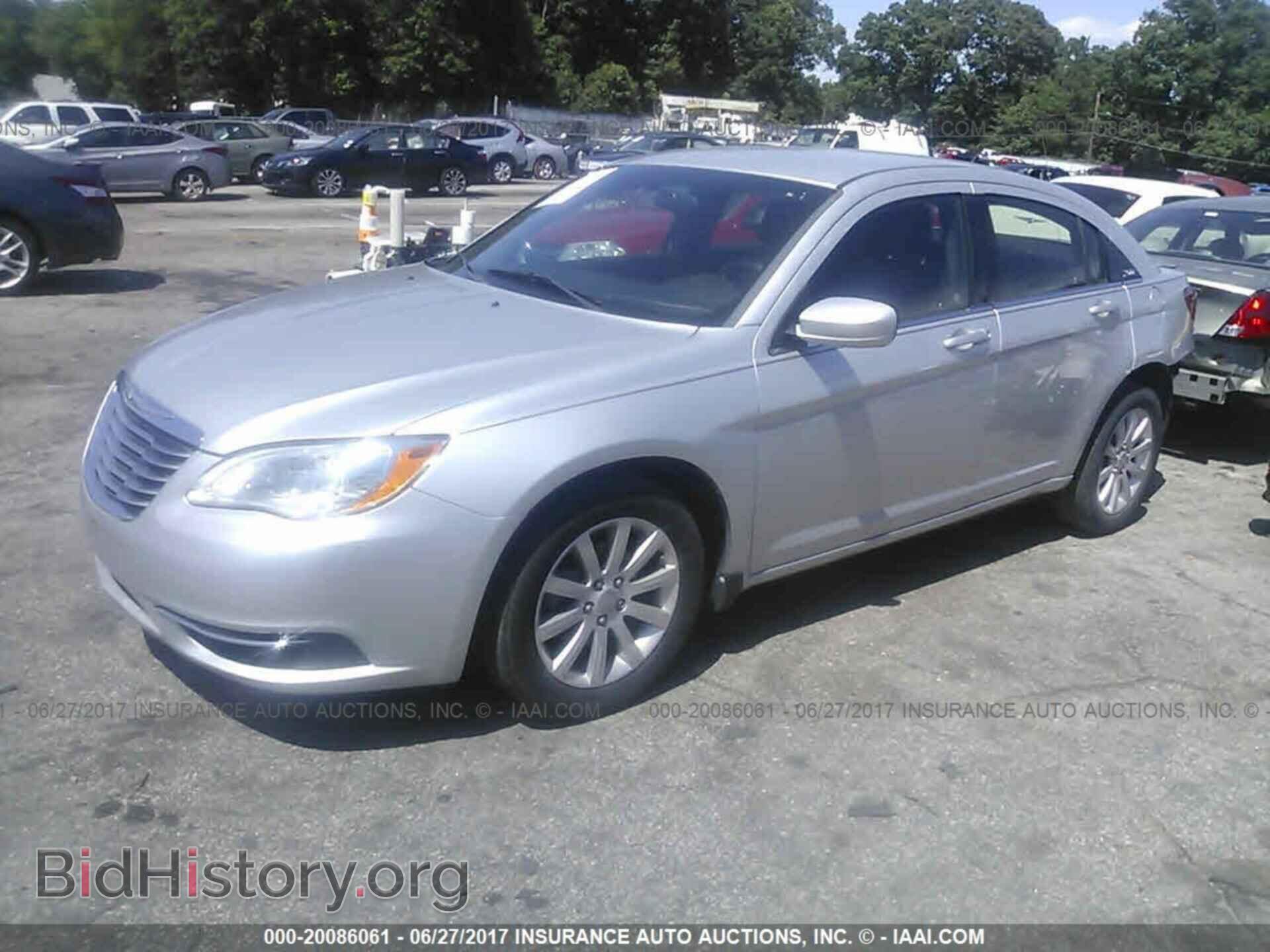 2012 Chrysler 200 - VIN: 1C3CCBBB2CN130775 - Photo 2