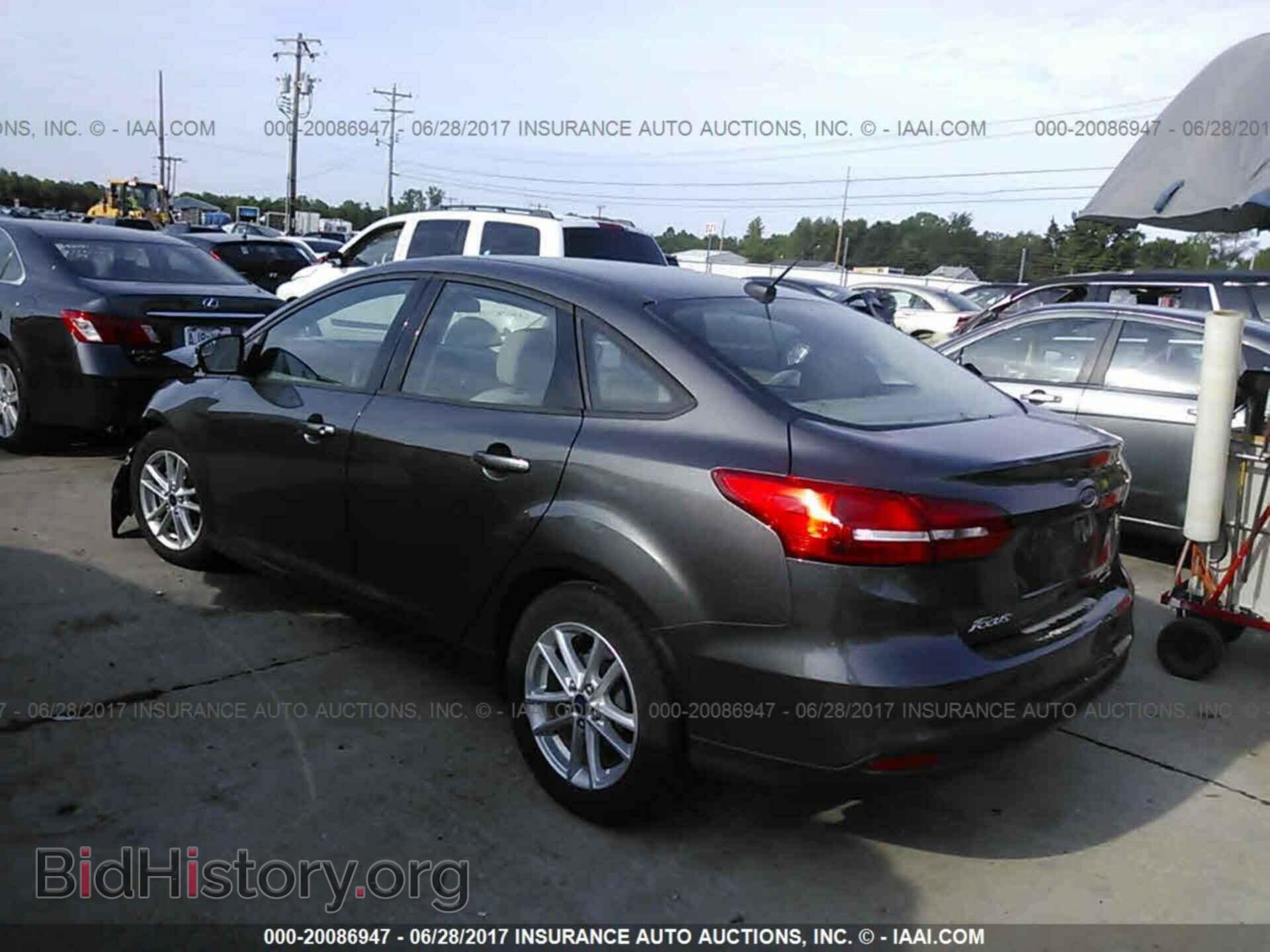 2016 Ford Focus - VIN: 1FADP3F24GL253456 - Фото 3