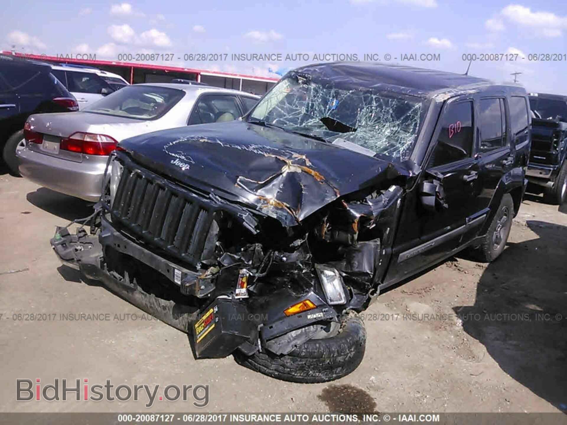 2011 Jeep Liberty - VIN: 1J4PN2GK3BW565467 - Фото 2
