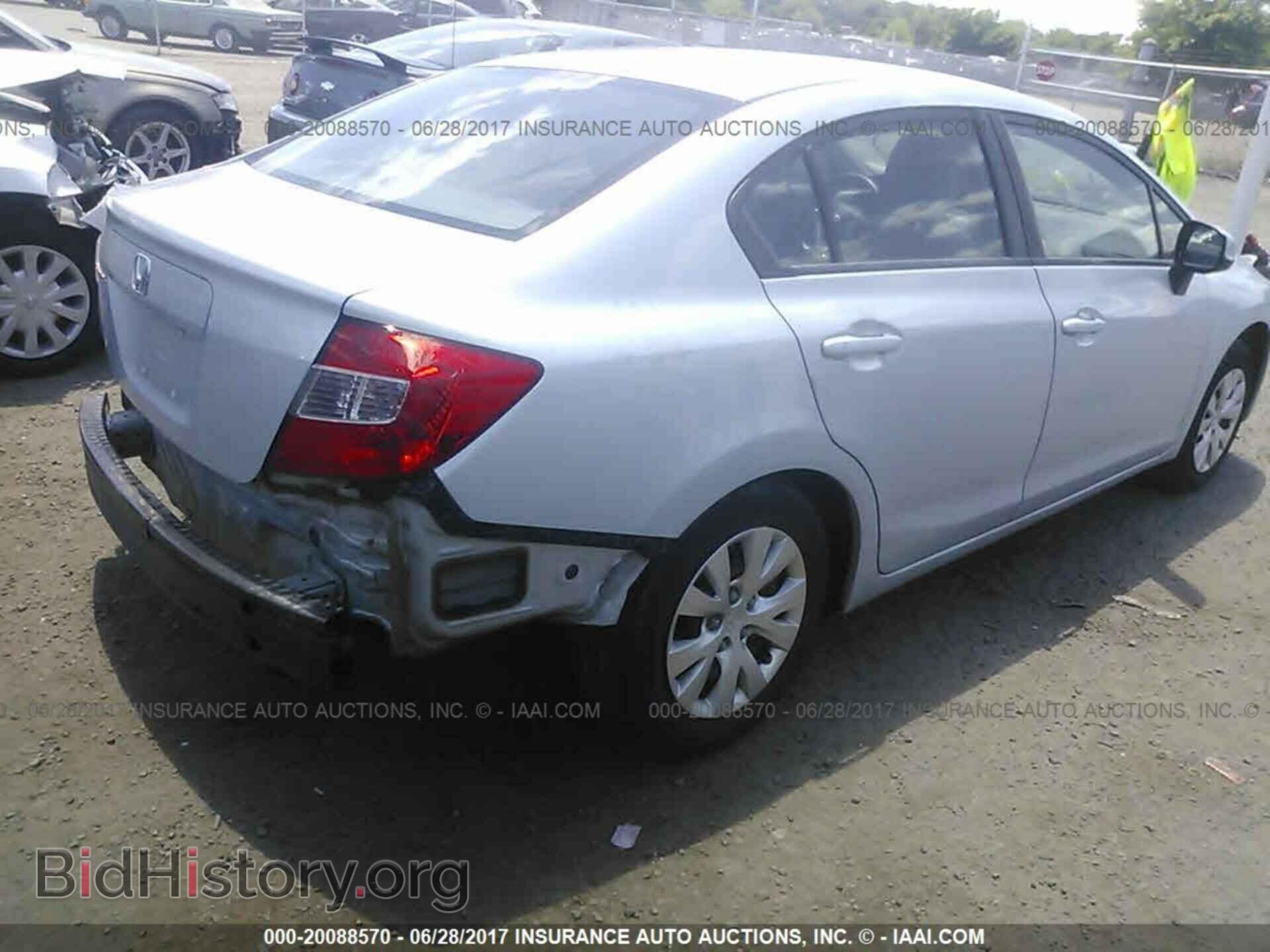 2012 Honda Civic - VIN: 2HGFB2F57CH587625 - Photo 4