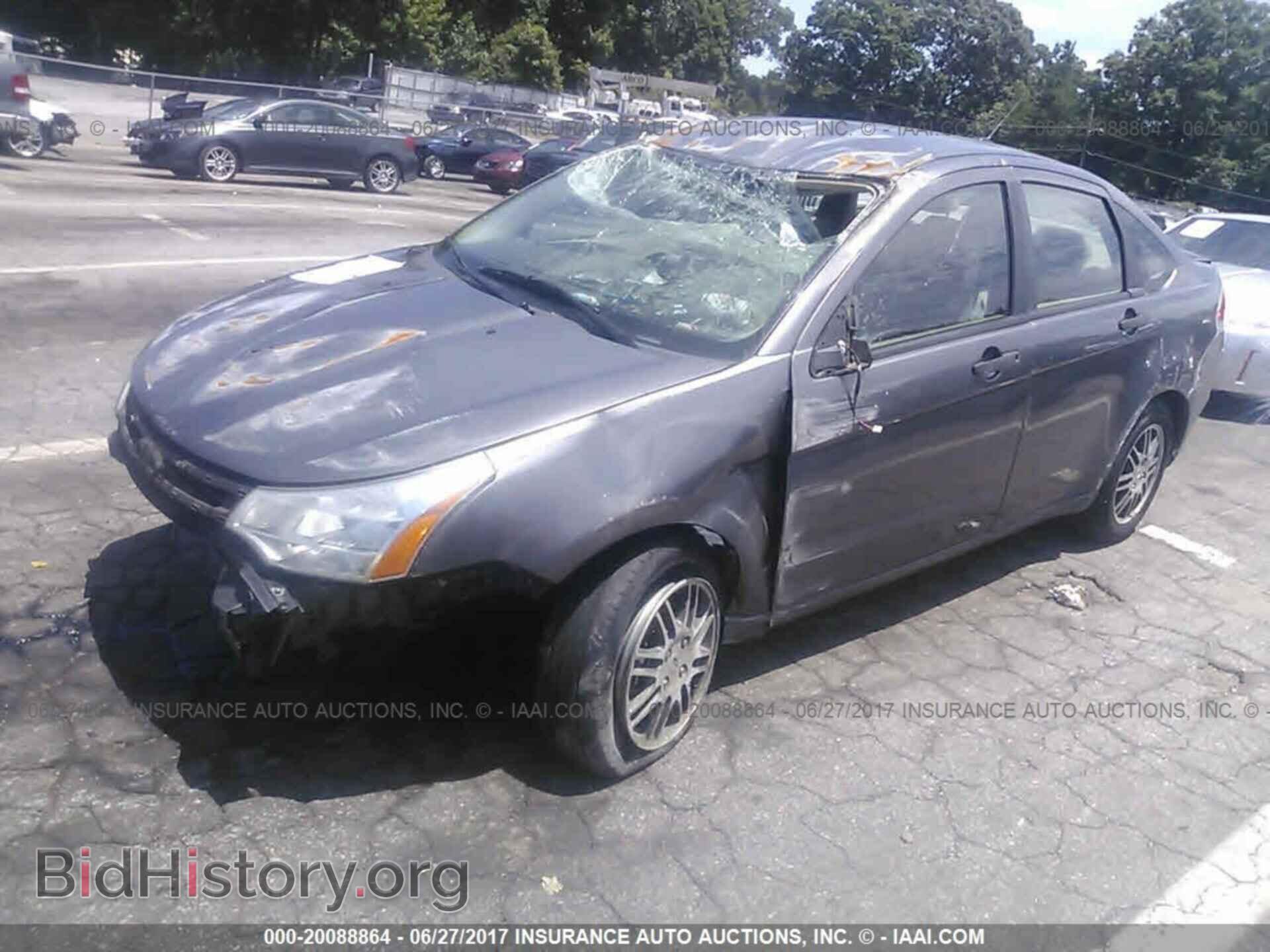 2011 Ford Focus - VIN: 1FAHP3FN4BW158334 - Photo 2