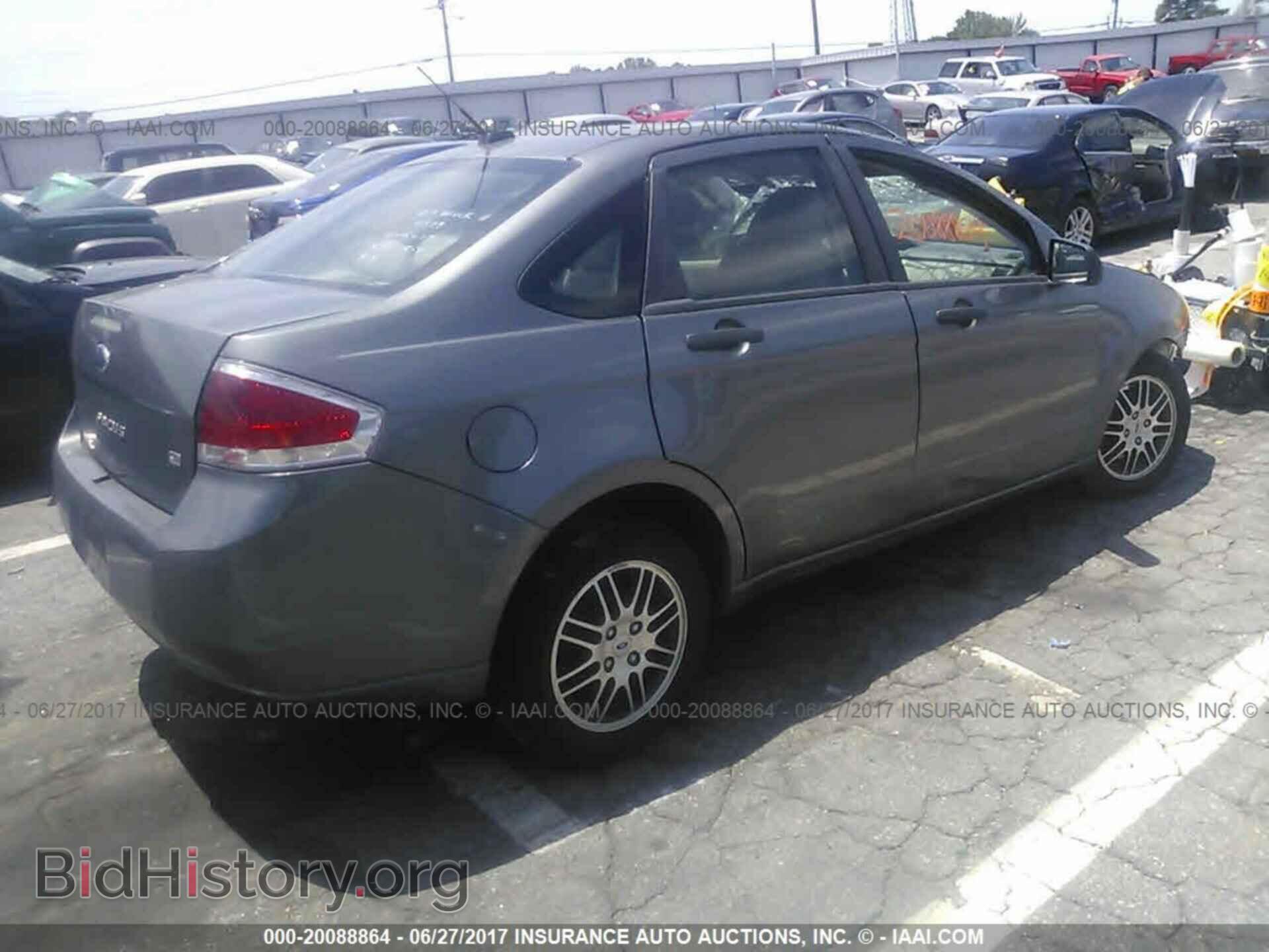 2011 Ford Focus - VIN: 1FAHP3FN4BW158334 - Photo 4