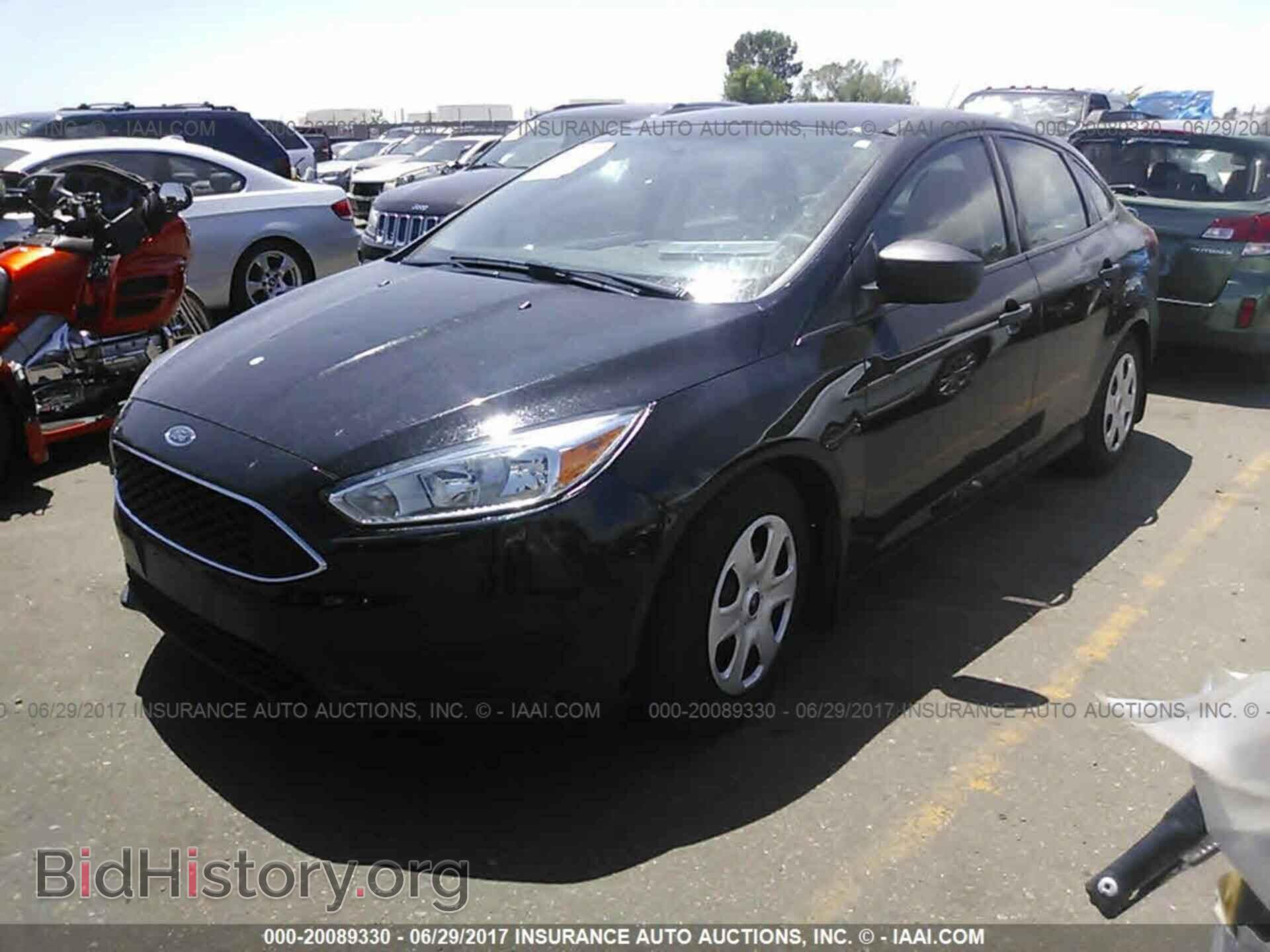 2016 Ford Focus - VIN: 1FADP3E24GL297412 - Photo 2