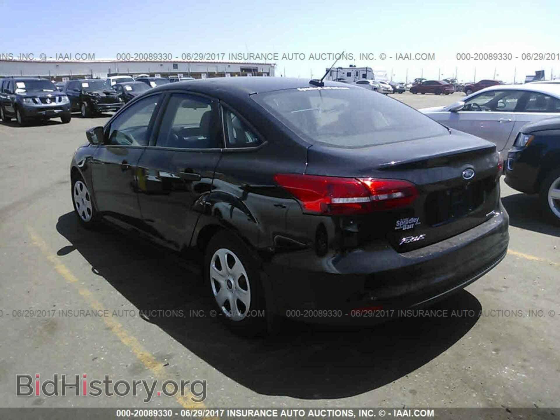 2016 Ford Focus - VIN: 1FADP3E24GL297412 - Photo 3