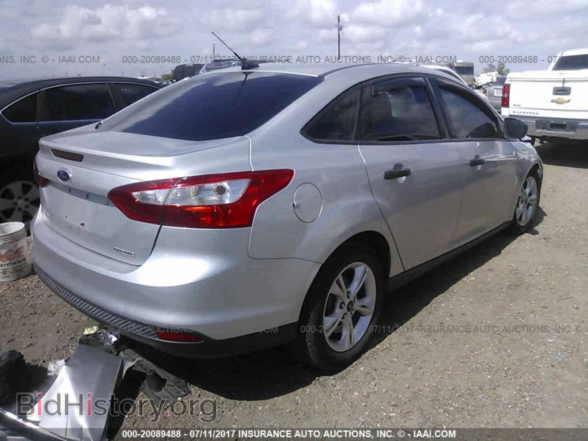 2012 Ford Focus - VIN: 1FAHP3E25CL426737 - Photo 4