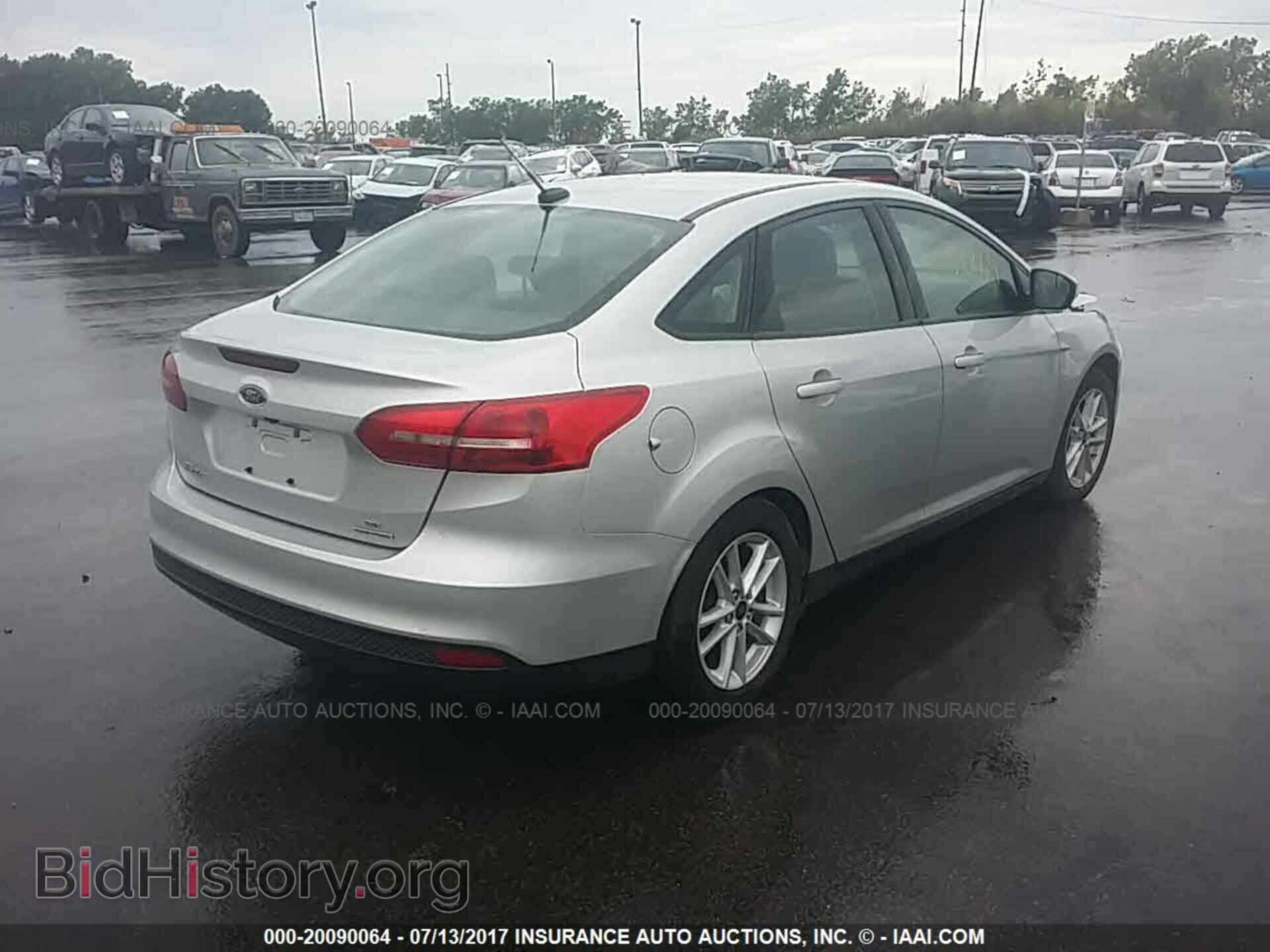 2016 Ford Focus - VIN: 1FADP3F23GL314313 - Photo 4